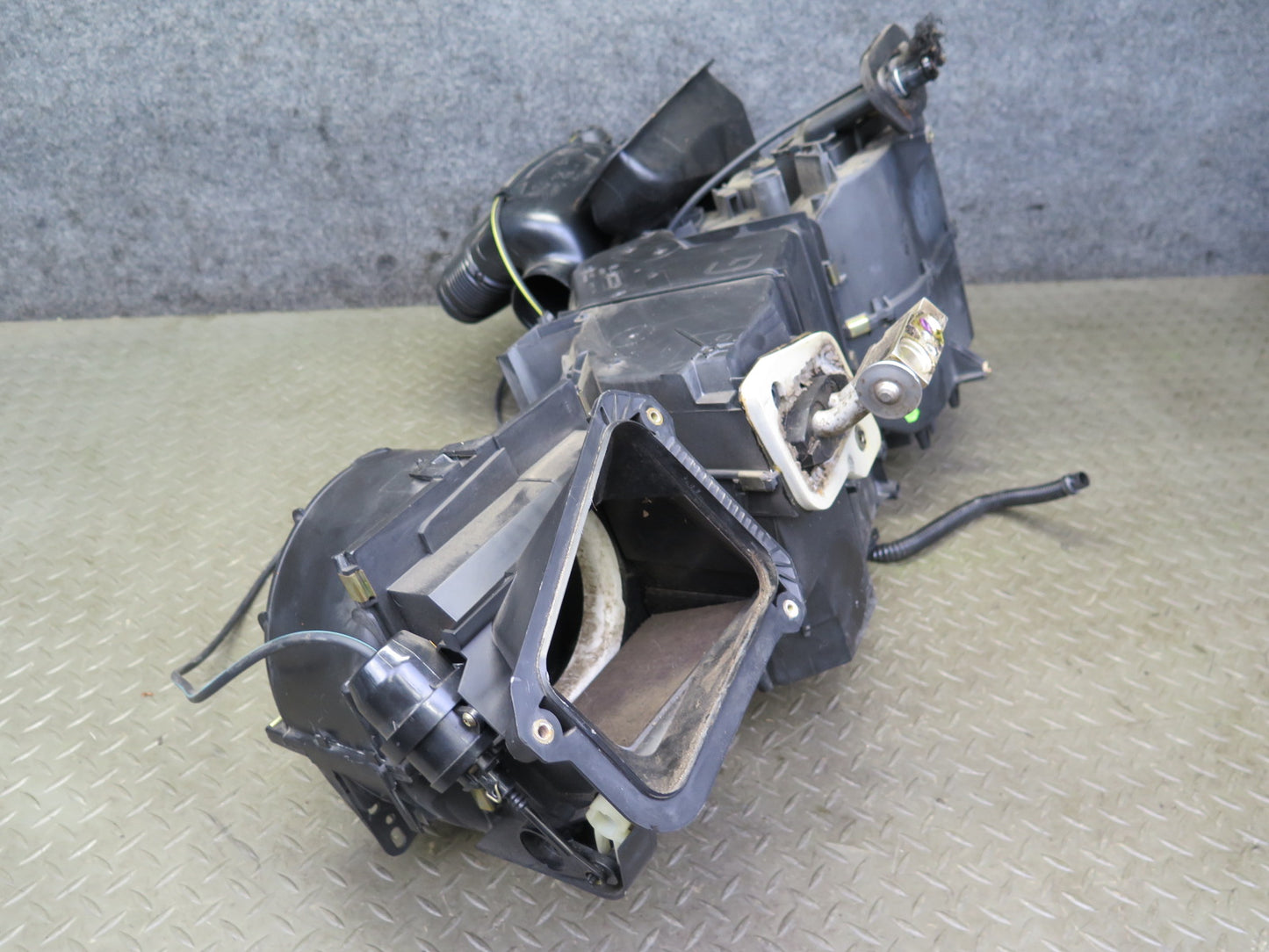 99-03 VW Eurovan T4 Front A/C Evaporator Hvac Blower Motor Climate Box OEM