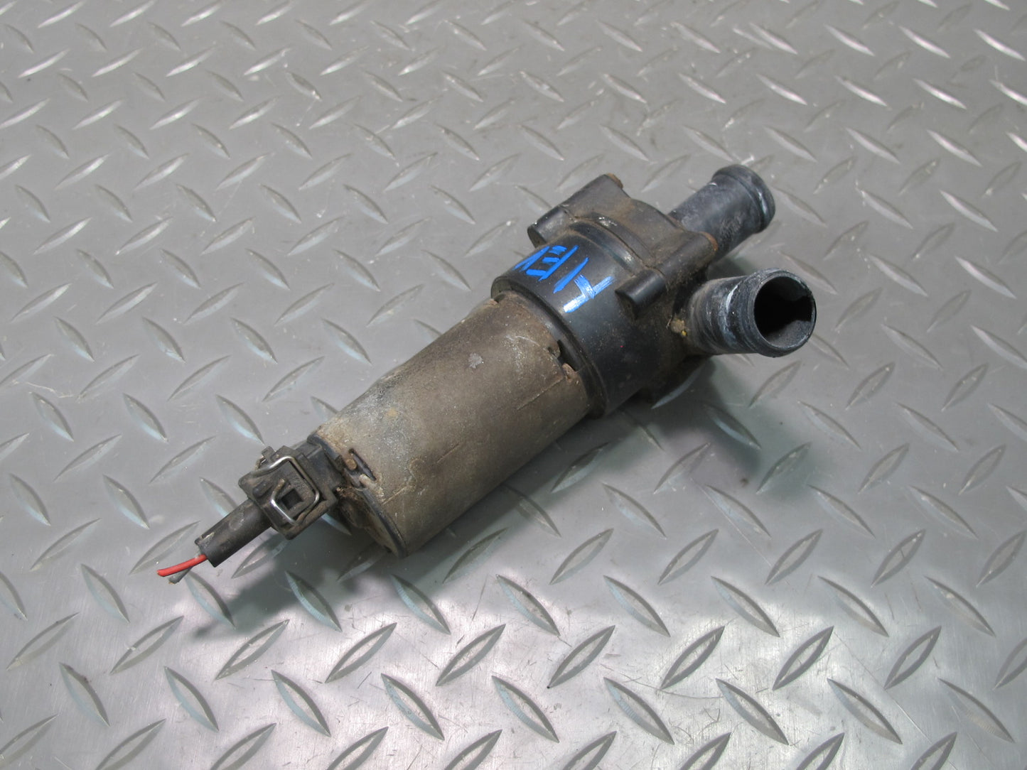 00-03 VW Eurovan T4 2.8L Engine Coolant Auxiliary AUX Water Pump OEM