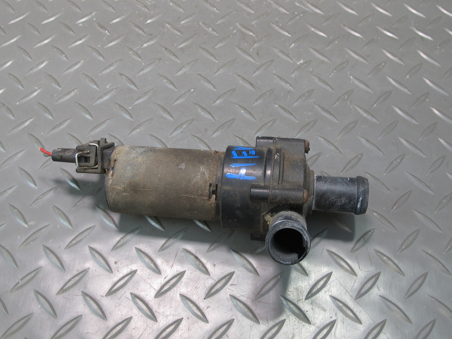 00-03 VW Eurovan T4 2.8L Engine Coolant Auxiliary AUX Water Pump OEM