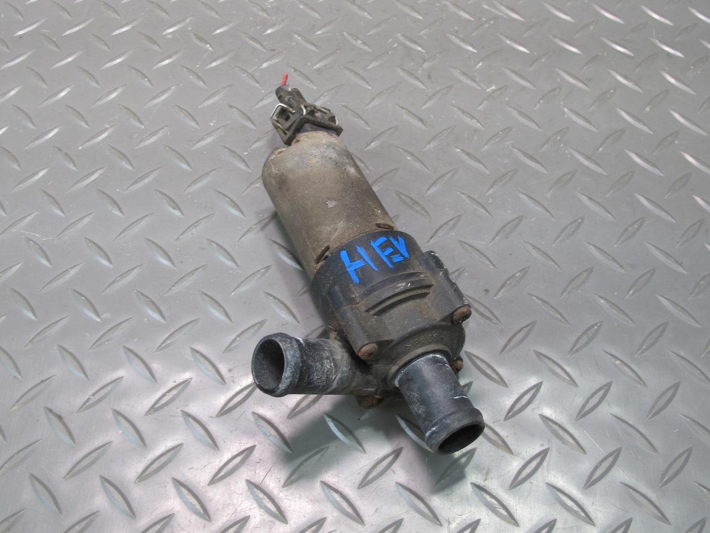 00-03 VW Eurovan T4 2.8L Engine Coolant Auxiliary AUX Water Pump OEM