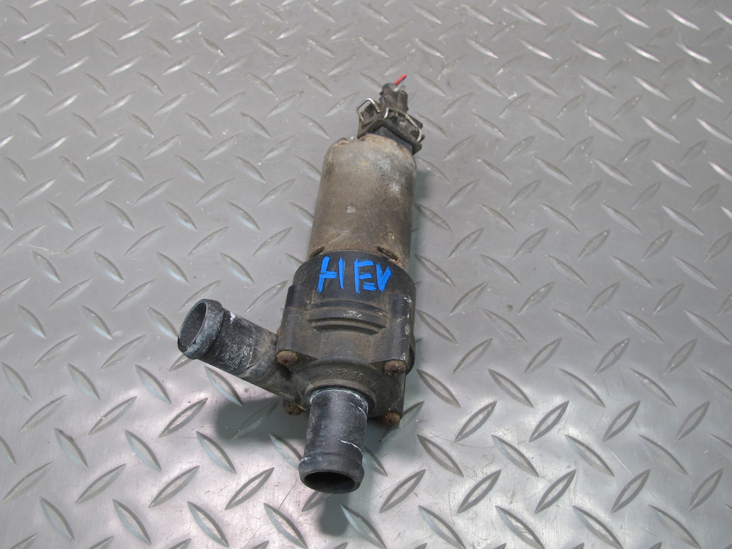 00-03 VW Eurovan T4 2.8L Engine Coolant Auxiliary AUX Water Pump OEM