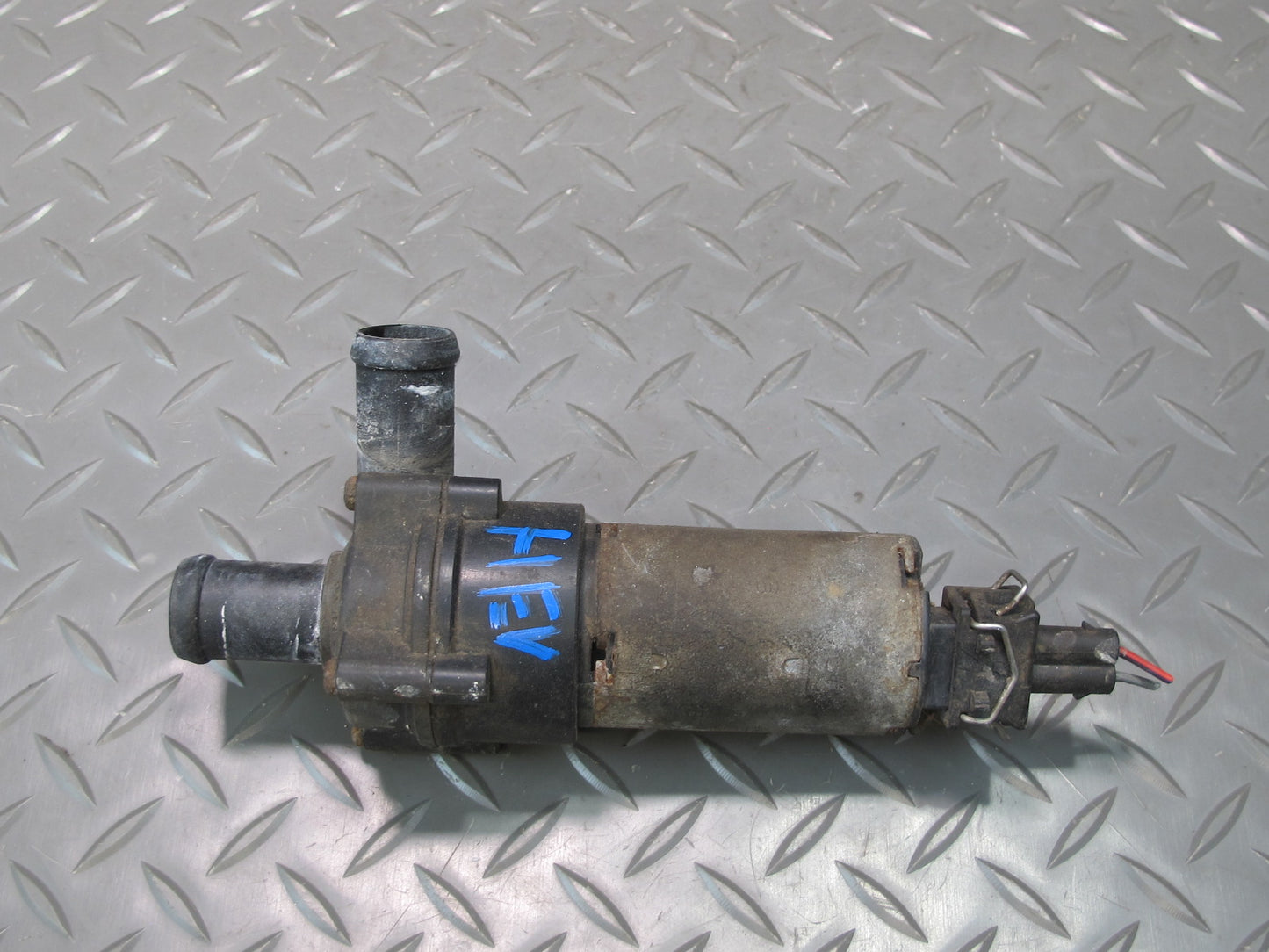 00-03 VW Eurovan T4 2.8L Engine Coolant Auxiliary AUX Water Pump OEM