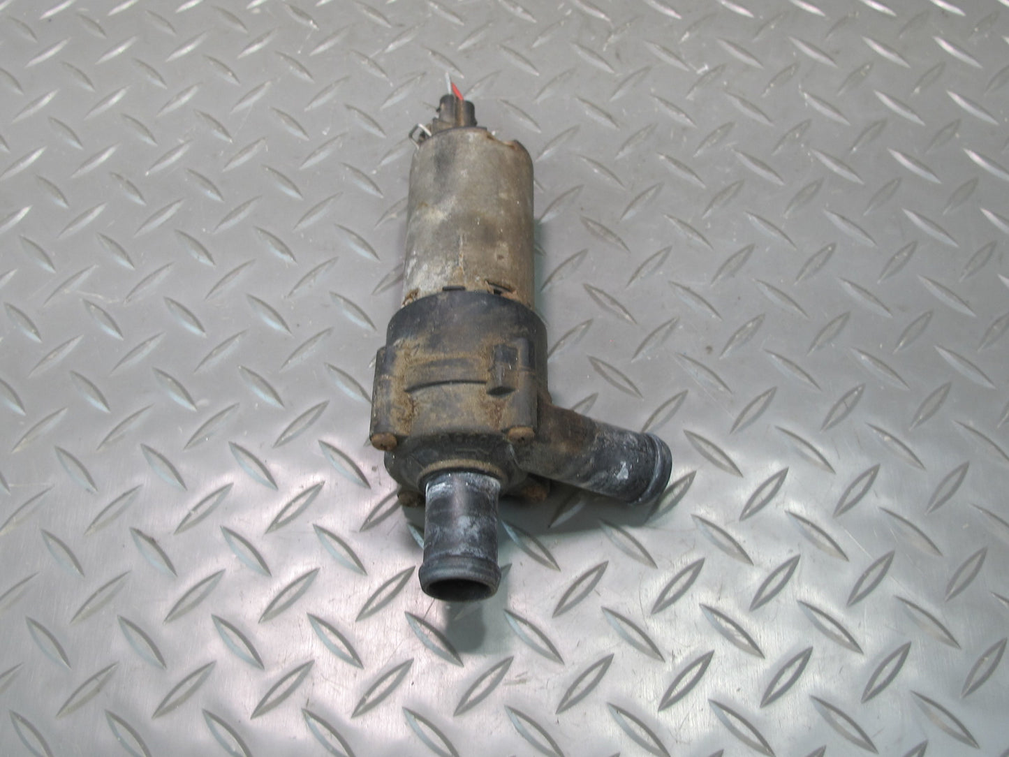 00-03 VW Eurovan T4 2.8L Engine Coolant Auxiliary AUX Water Pump OEM