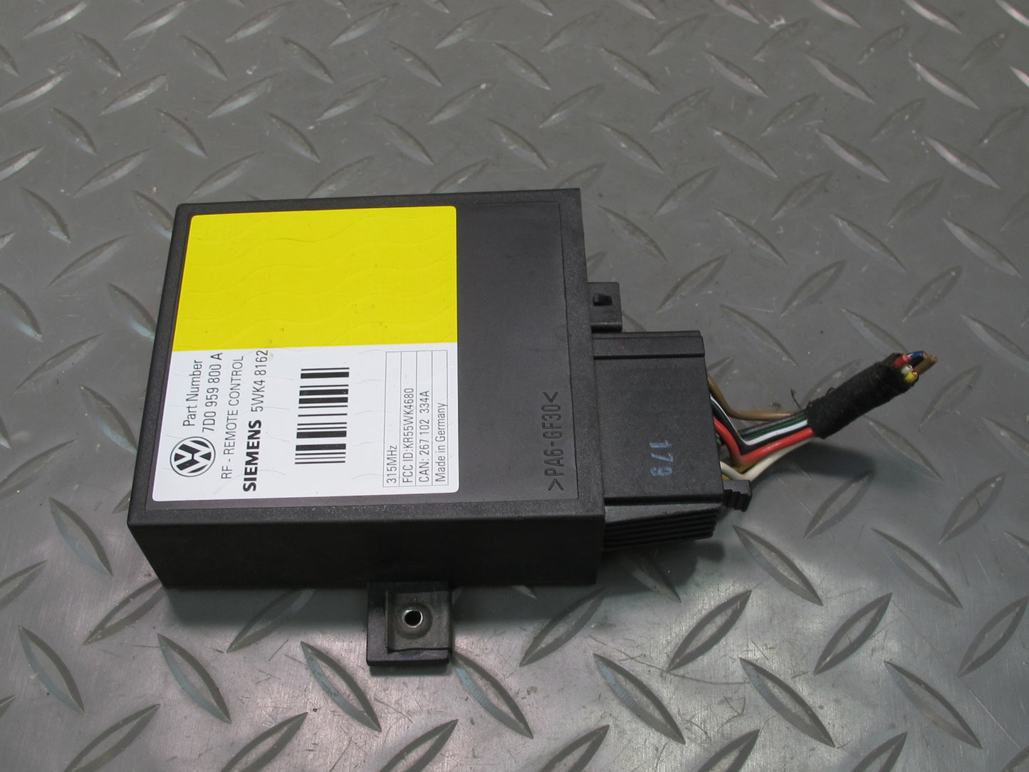 99-03 VW Eurovan T4 Keyless Entry Control  Module 7D0959800A OEM