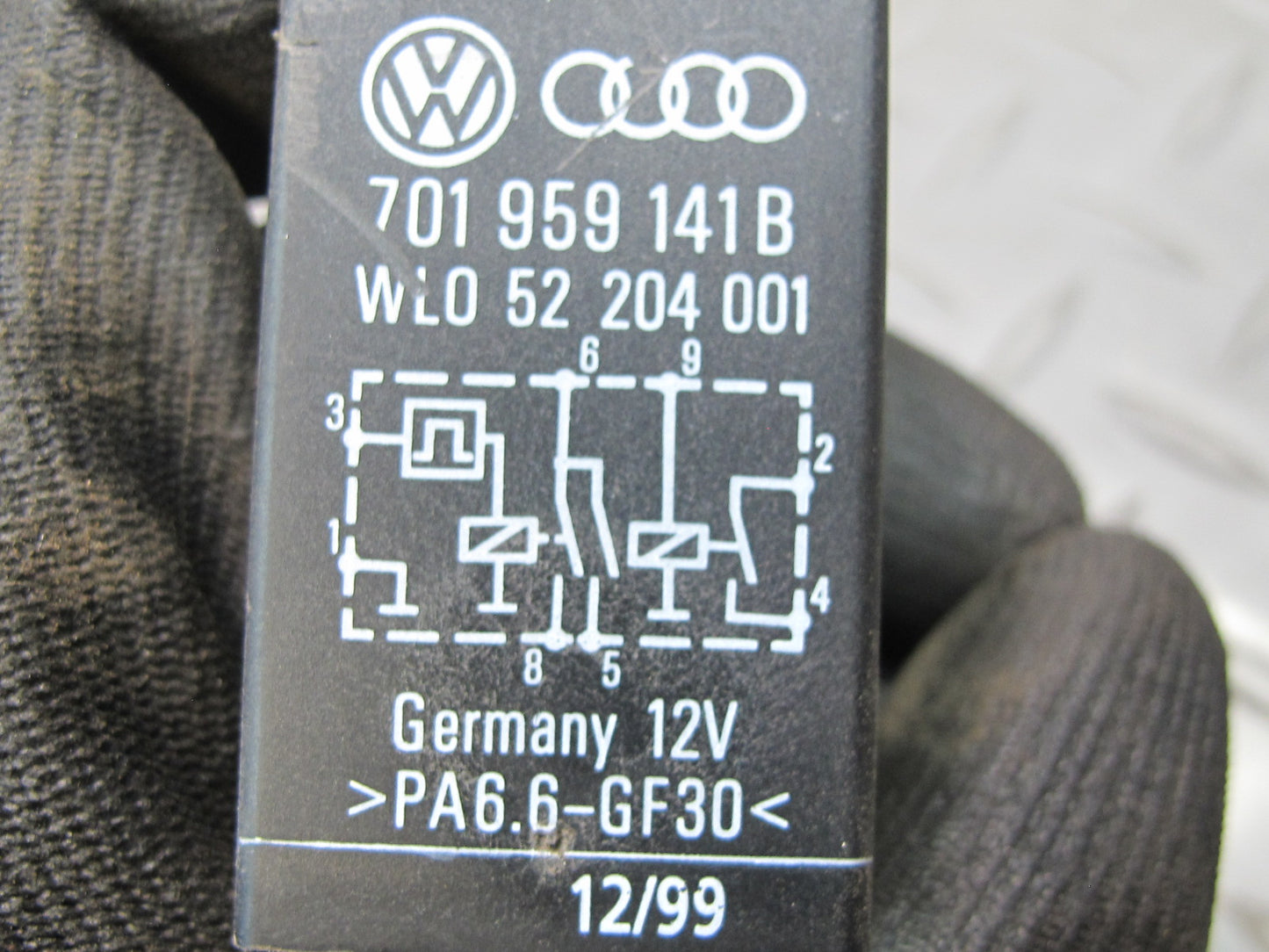 99-03 VW Eurovan T4 140 A/C Air Condition Relay Module 701959141B OEM