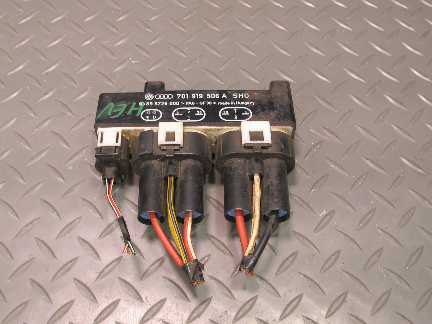 99-03 VW Eurovan T4 2.8L Engine Cooling Fan Relay Module 701919506A OEM