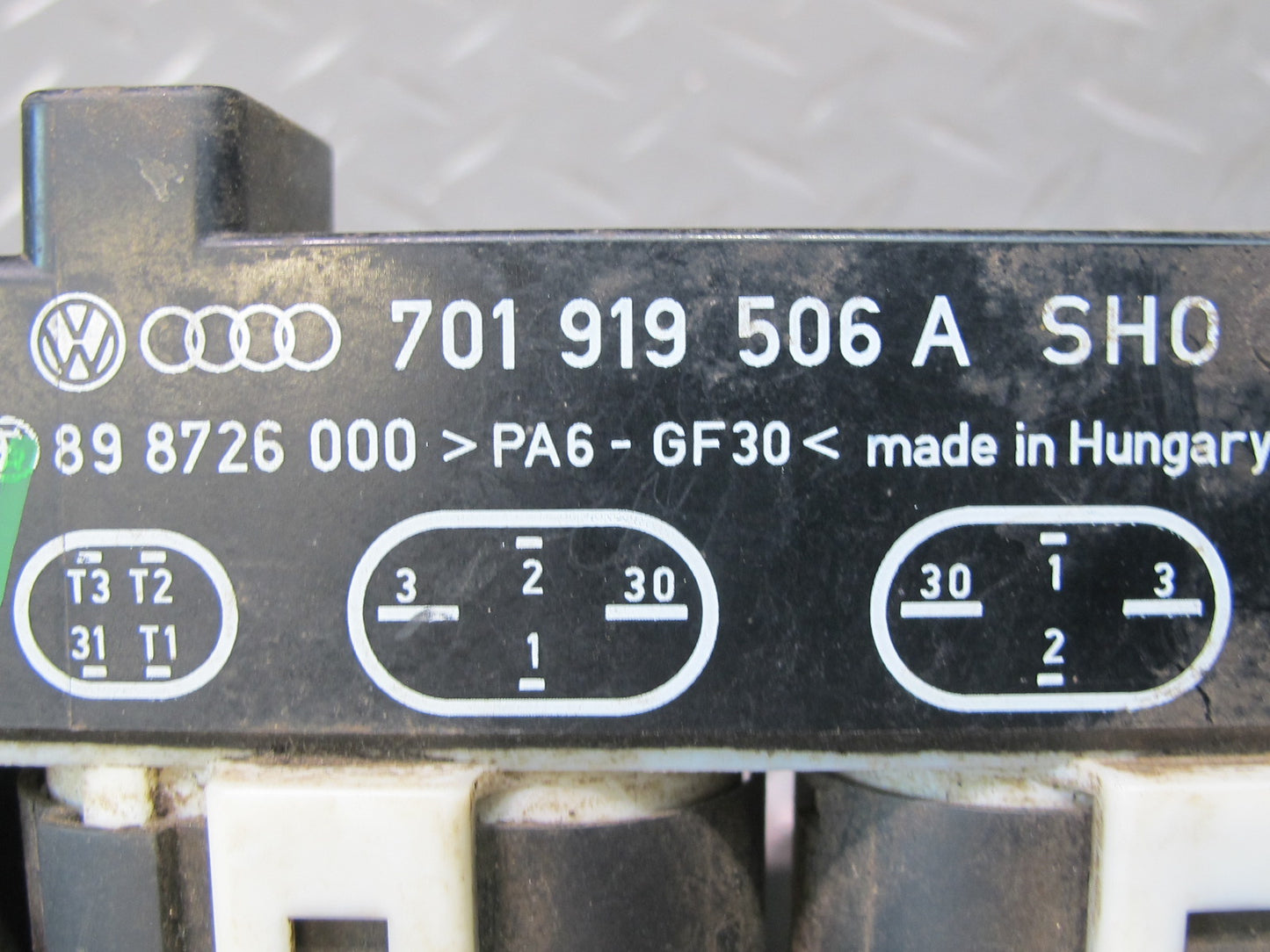 99-03 VW Eurovan T4 2.8L Engine Cooling Fan Relay Module 701919506A OEM