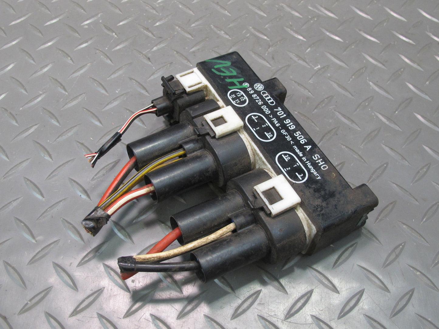 99-03 VW Eurovan T4 2.8L Engine Cooling Fan Relay Module 701919506A OEM