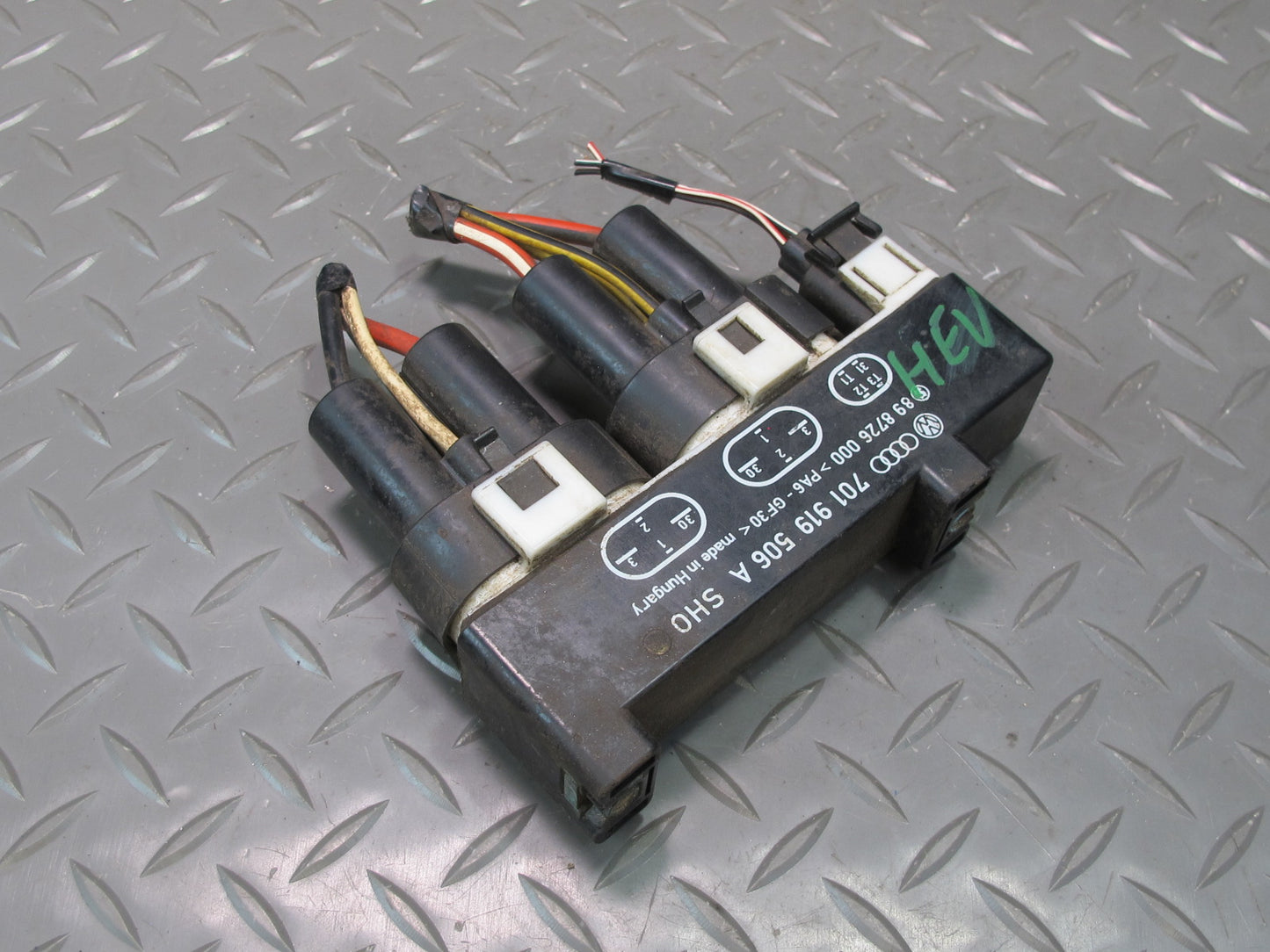 99-03 VW Eurovan T4 2.8L Engine Cooling Fan Relay Module 701919506A OEM