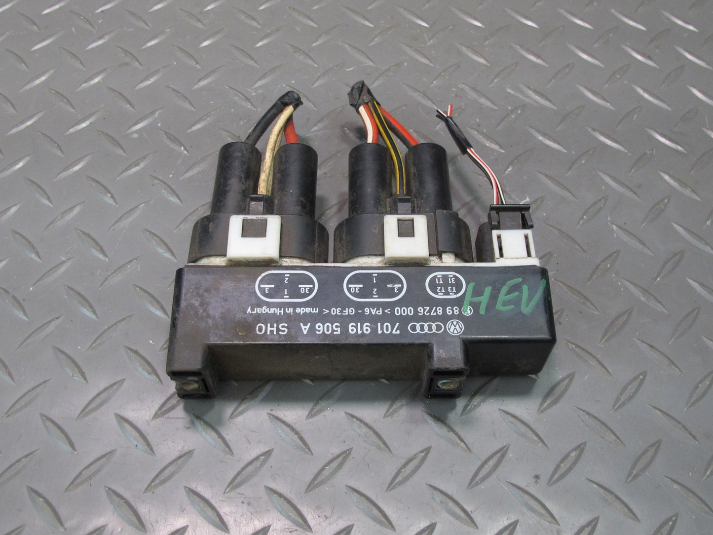 99-03 VW Eurovan T4 2.8L Engine Cooling Fan Relay Module 701919506A OEM