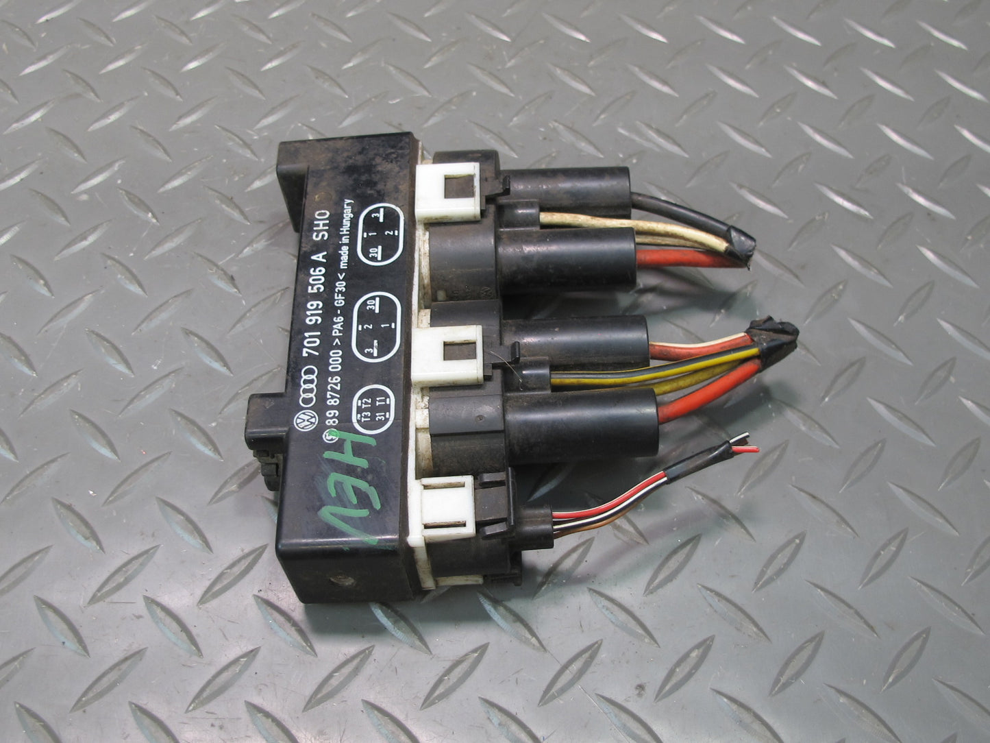 99-03 VW Eurovan T4 2.8L Engine Cooling Fan Relay Module 701919506A OEM