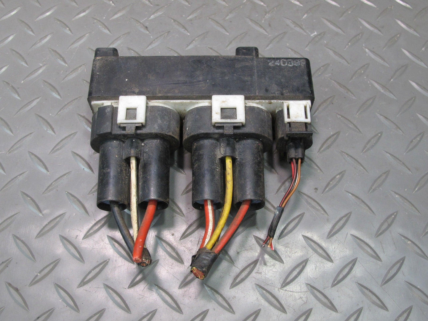 99-03 VW Eurovan T4 2.8L Engine Cooling Fan Relay Module 701919506A OEM