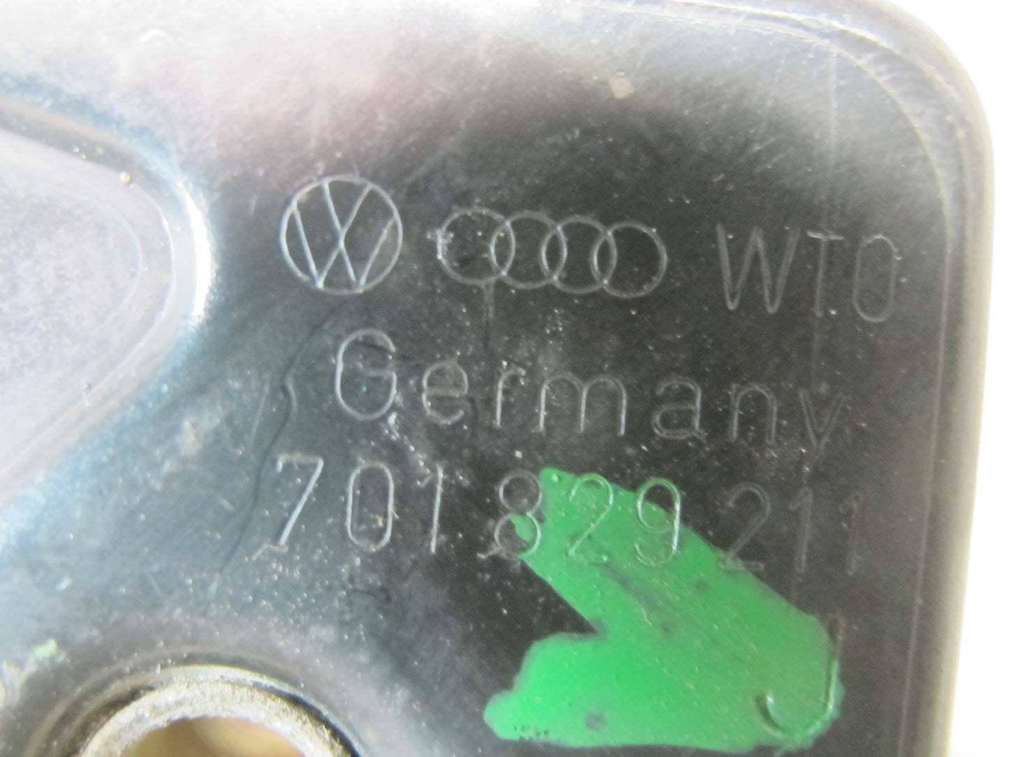 97-03 VW Eurovan T4 Rear Trunk Tailgate Hatch Lock Latch 701829211H OEM