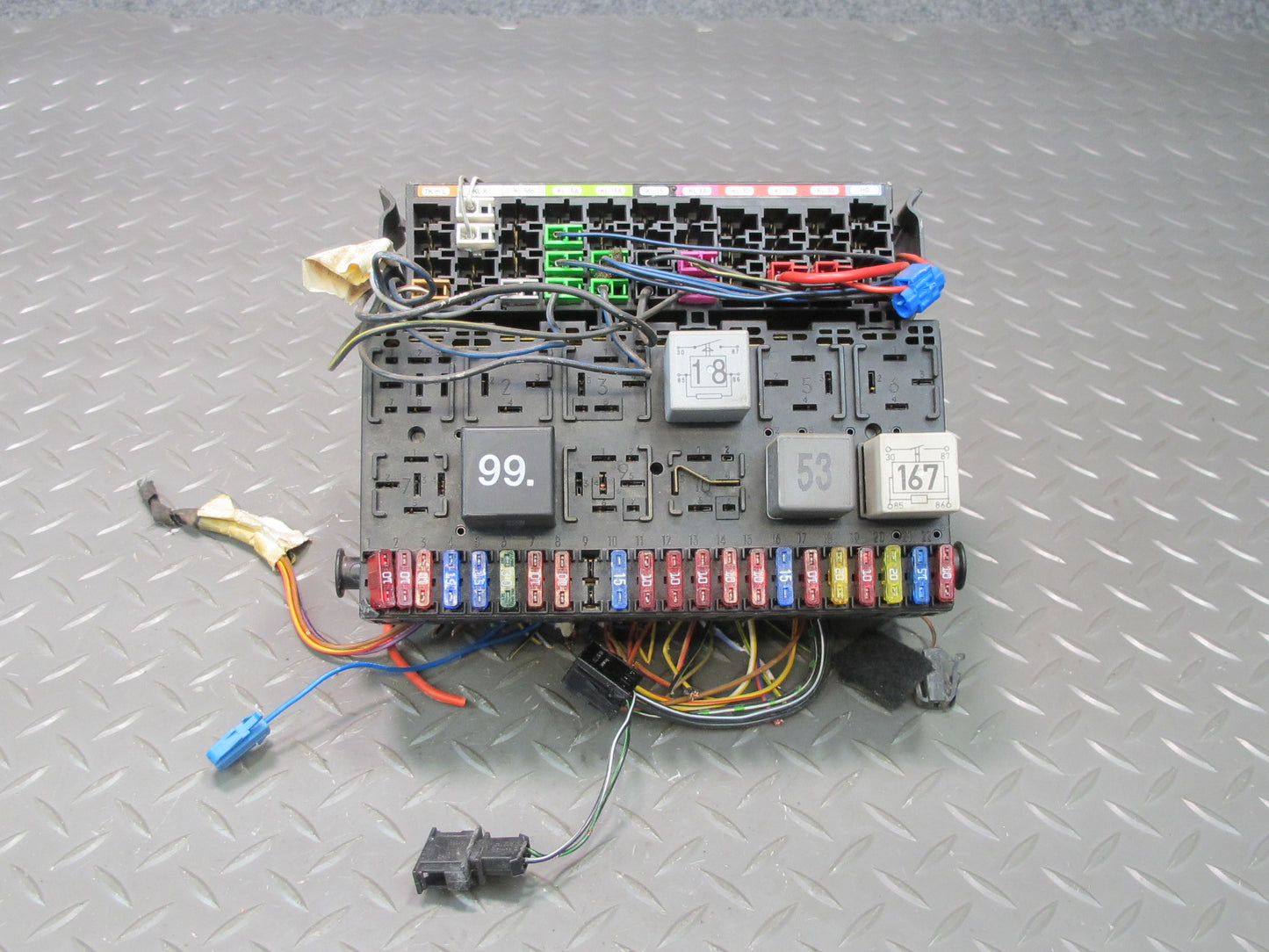 99-03 VW Eurovan T4 Power Distribution Fuse Relay Box Module OEM