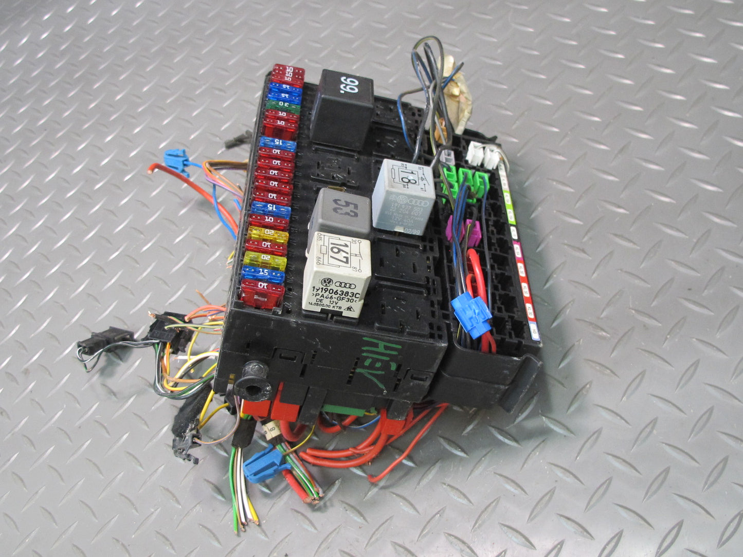 99-03 VW Eurovan T4 Power Distribution Fuse Relay Box Module OEM