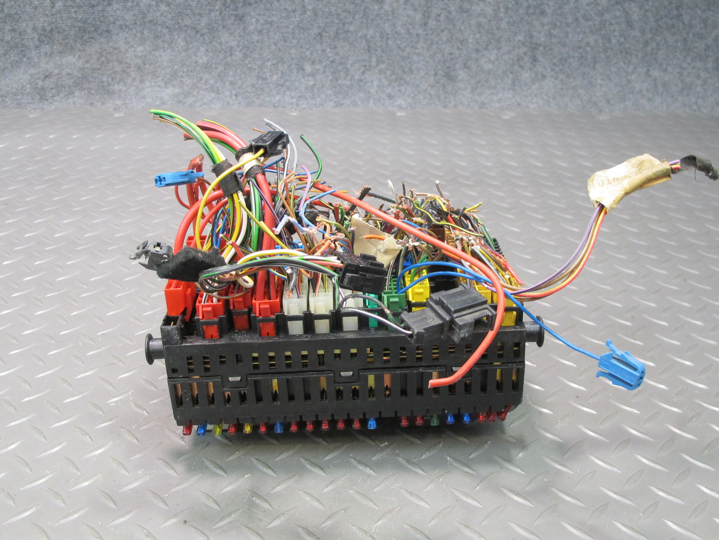 99-03 VW Eurovan T4 Power Distribution Fuse Relay Box Module OEM