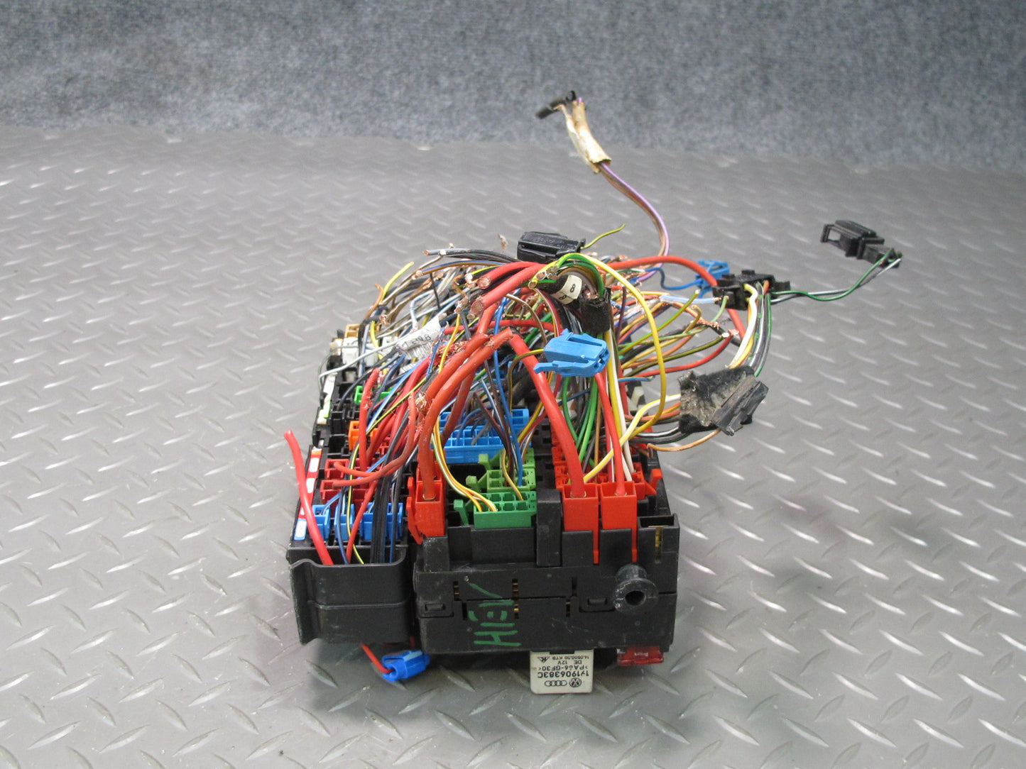 99-03 VW Eurovan T4 Power Distribution Fuse Relay Box Module OEM