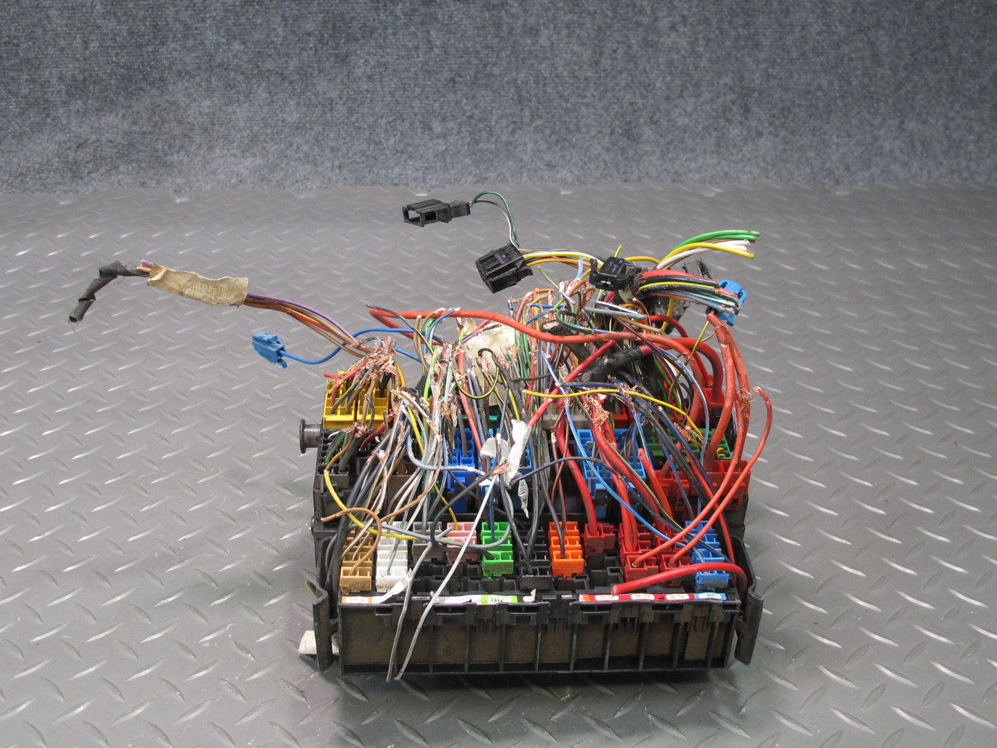 99-03 VW Eurovan T4 Power Distribution Fuse Relay Box Module OEM