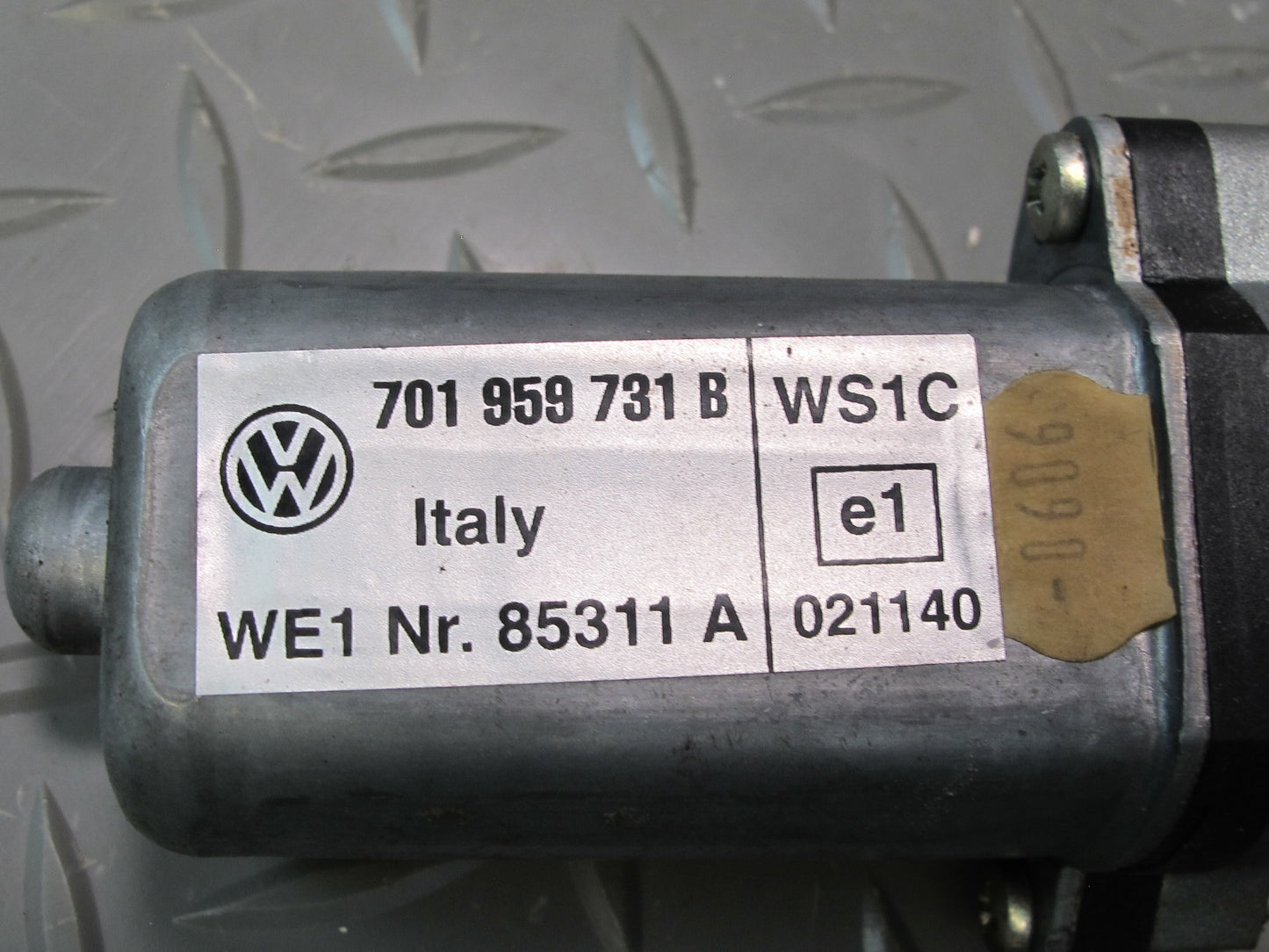 99-03 VW Eurovan T4 Sunroof Motor Drive Unit w Relay 701959731B OEM