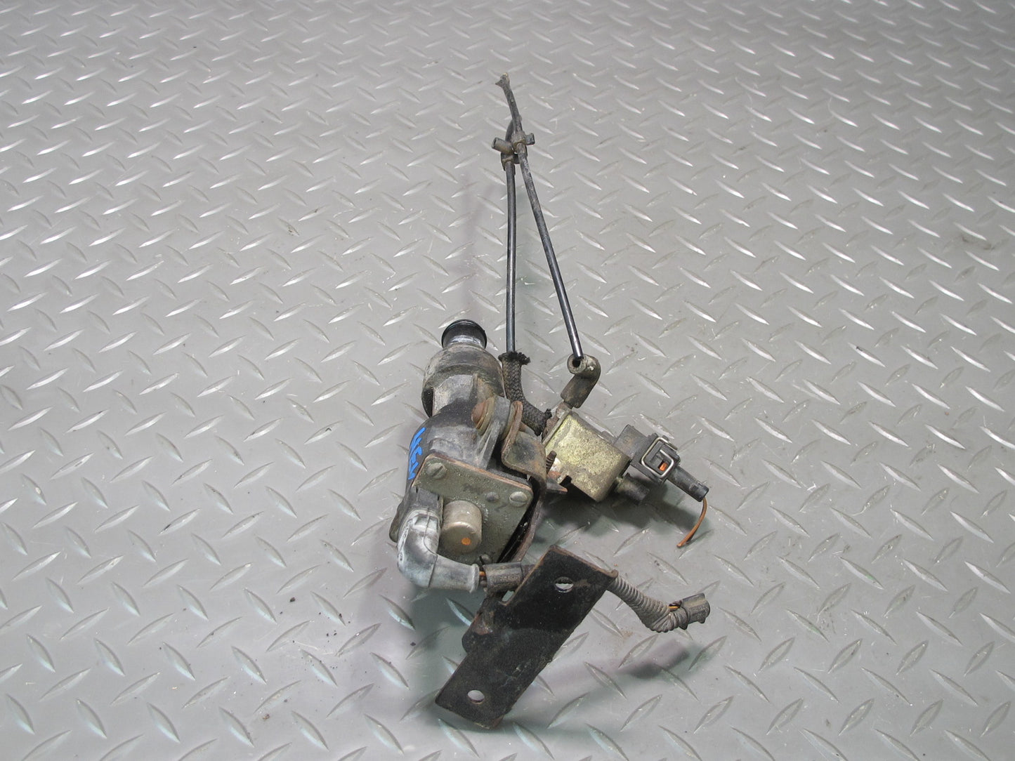 00-03 VW Eurovan T4 2.8L Engine Coolant Main Water Pump OEM