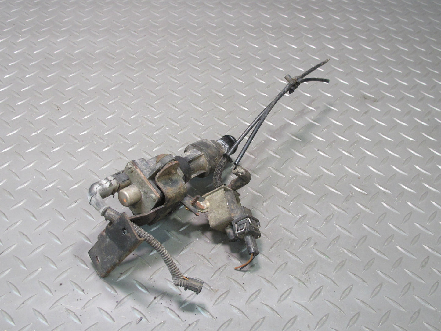 00-03 VW Eurovan T4 2.8L Engine Coolant Main Water Pump OEM