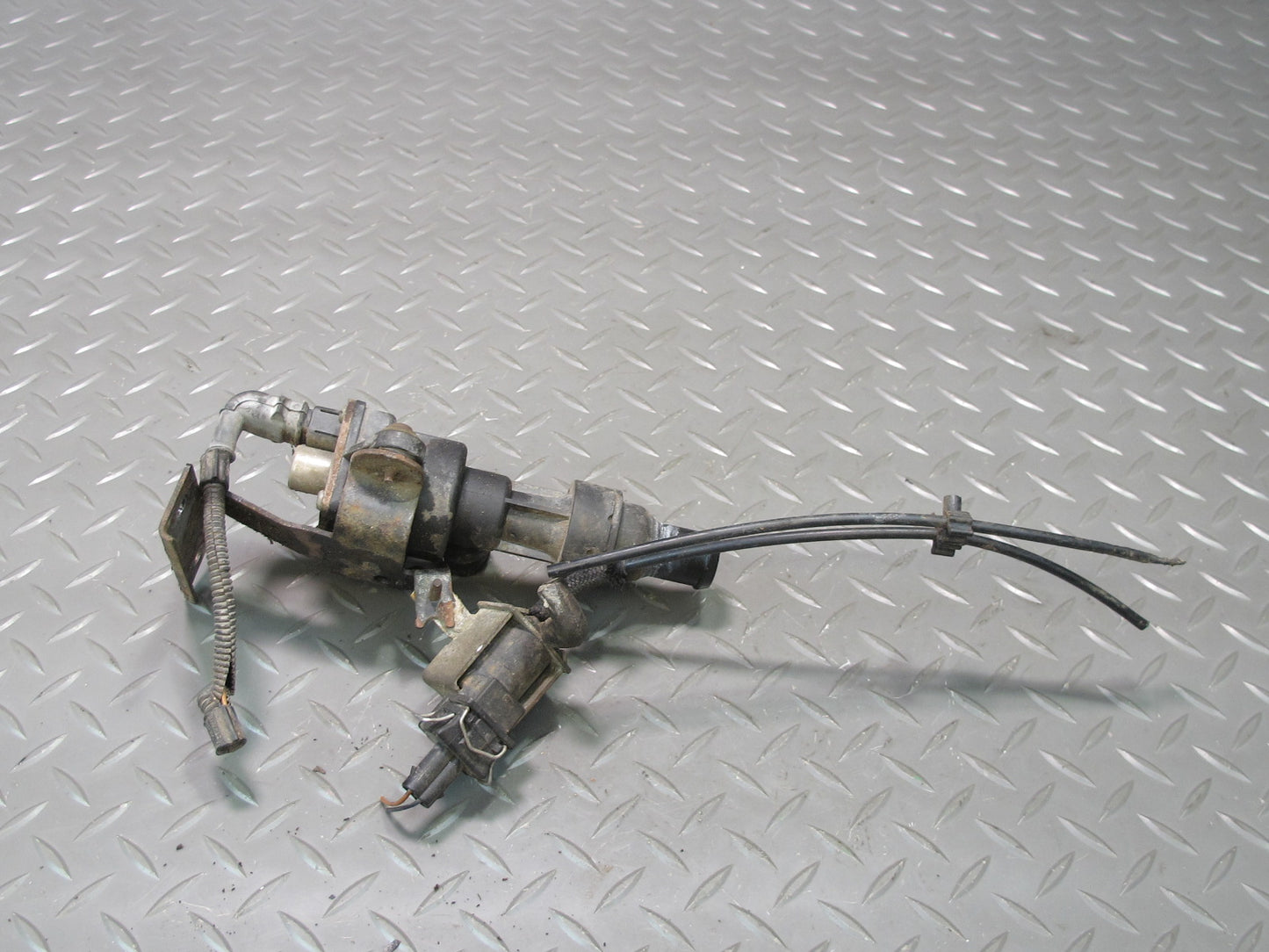 00-03 VW Eurovan T4 2.8L Engine Coolant Main Water Pump OEM