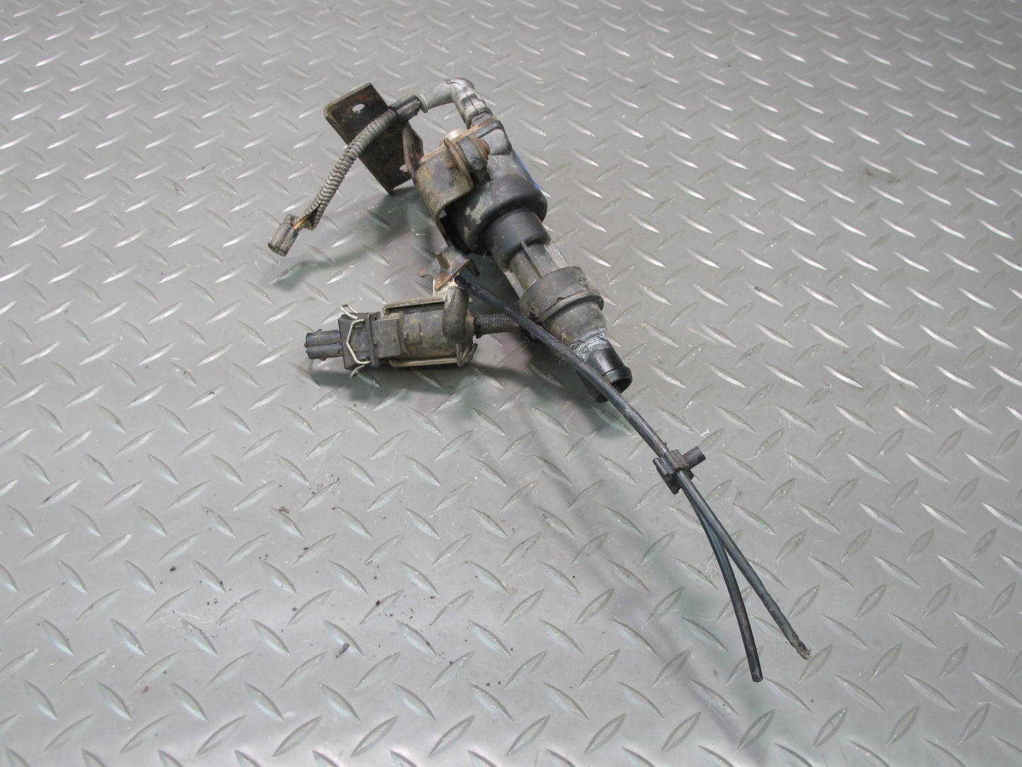 00-03 VW Eurovan T4 2.8L Engine Coolant Main Water Pump OEM