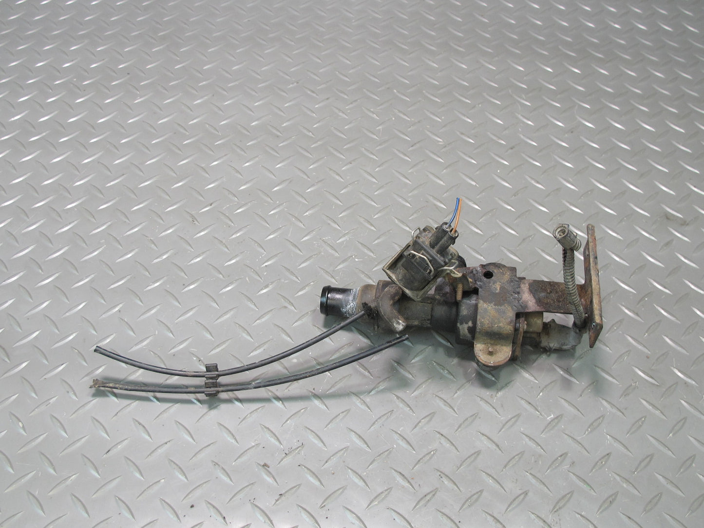 00-03 VW Eurovan T4 2.8L Engine Coolant Main Water Pump OEM