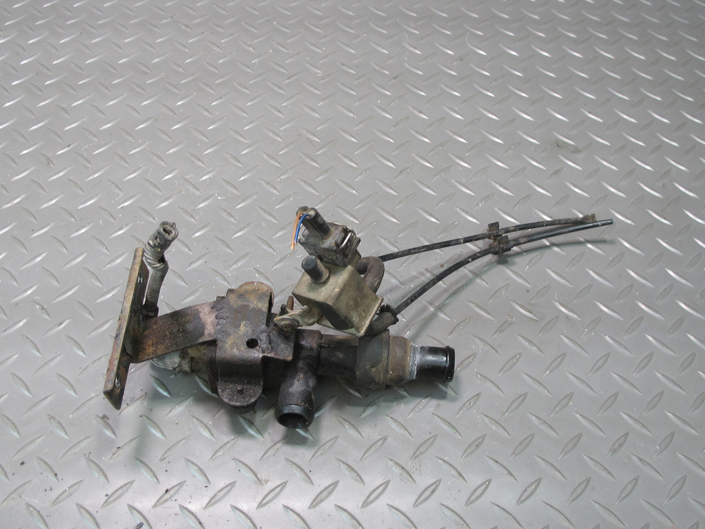 00-03 VW Eurovan T4 2.8L Engine Coolant Main Water Pump OEM