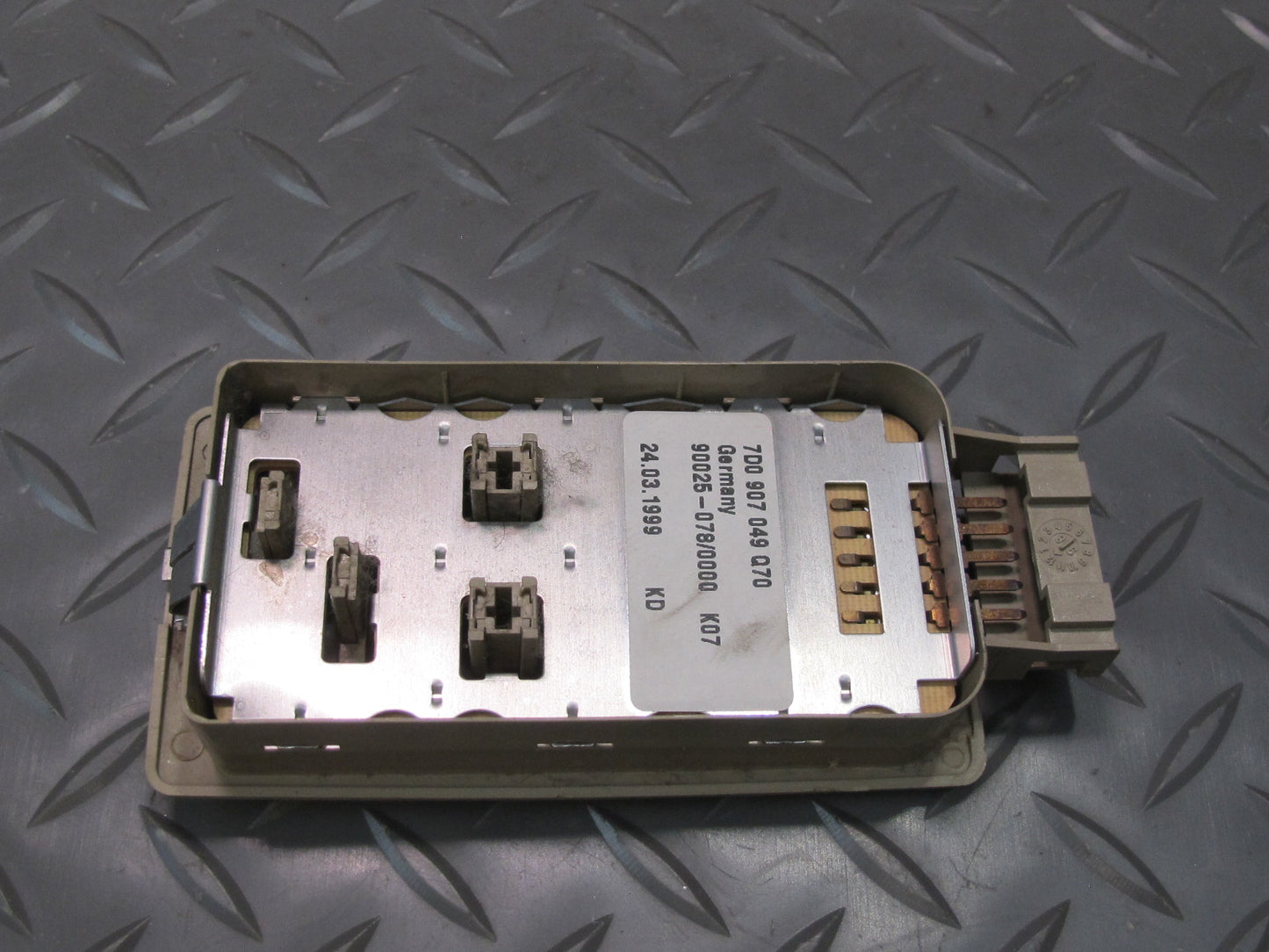 99-03 VW Eurovan T4 Rear A/C Heater Climate Control Switch Panel 7D0907049