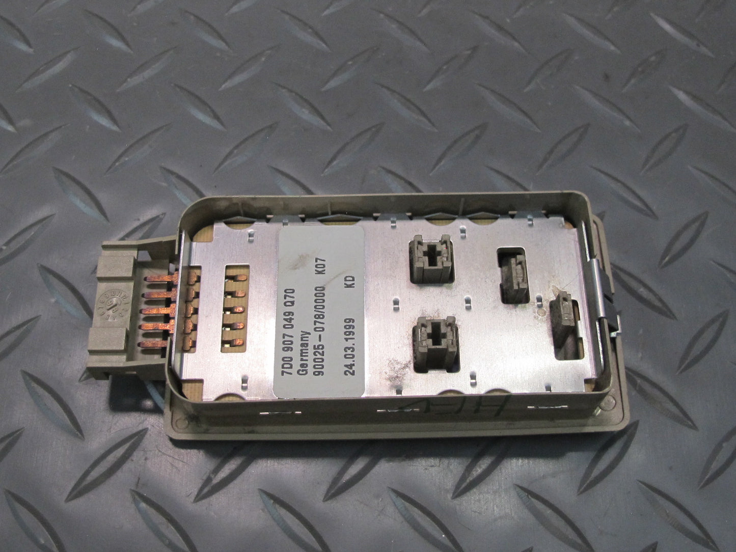 99-03 VW Eurovan T4 Rear A/C Heater Climate Control Switch Panel 7D0907049