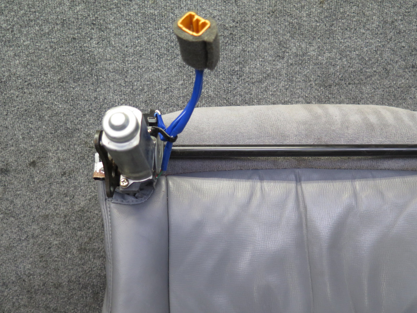 98-00 Lexus UCF20L LS400 Front Left Seat Lower Leather Cushion Gray w Switch OEM