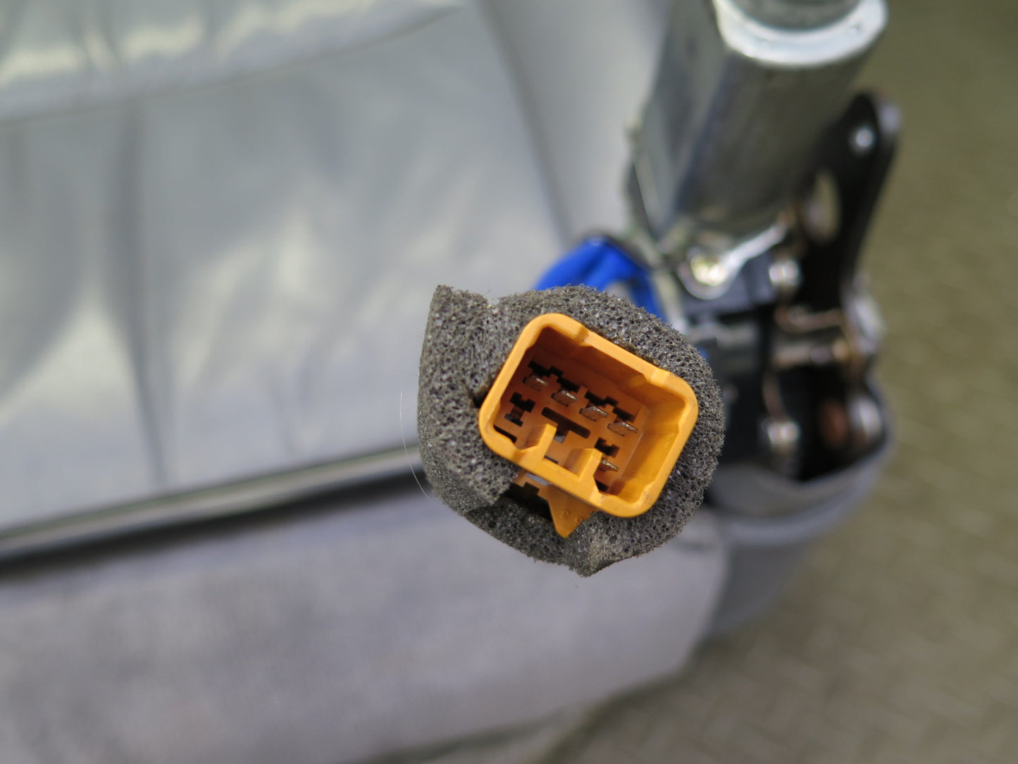 98-00 Lexus UCF20L LS400 Front Left Seat Lower Leather Cushion Gray w Switch OEM