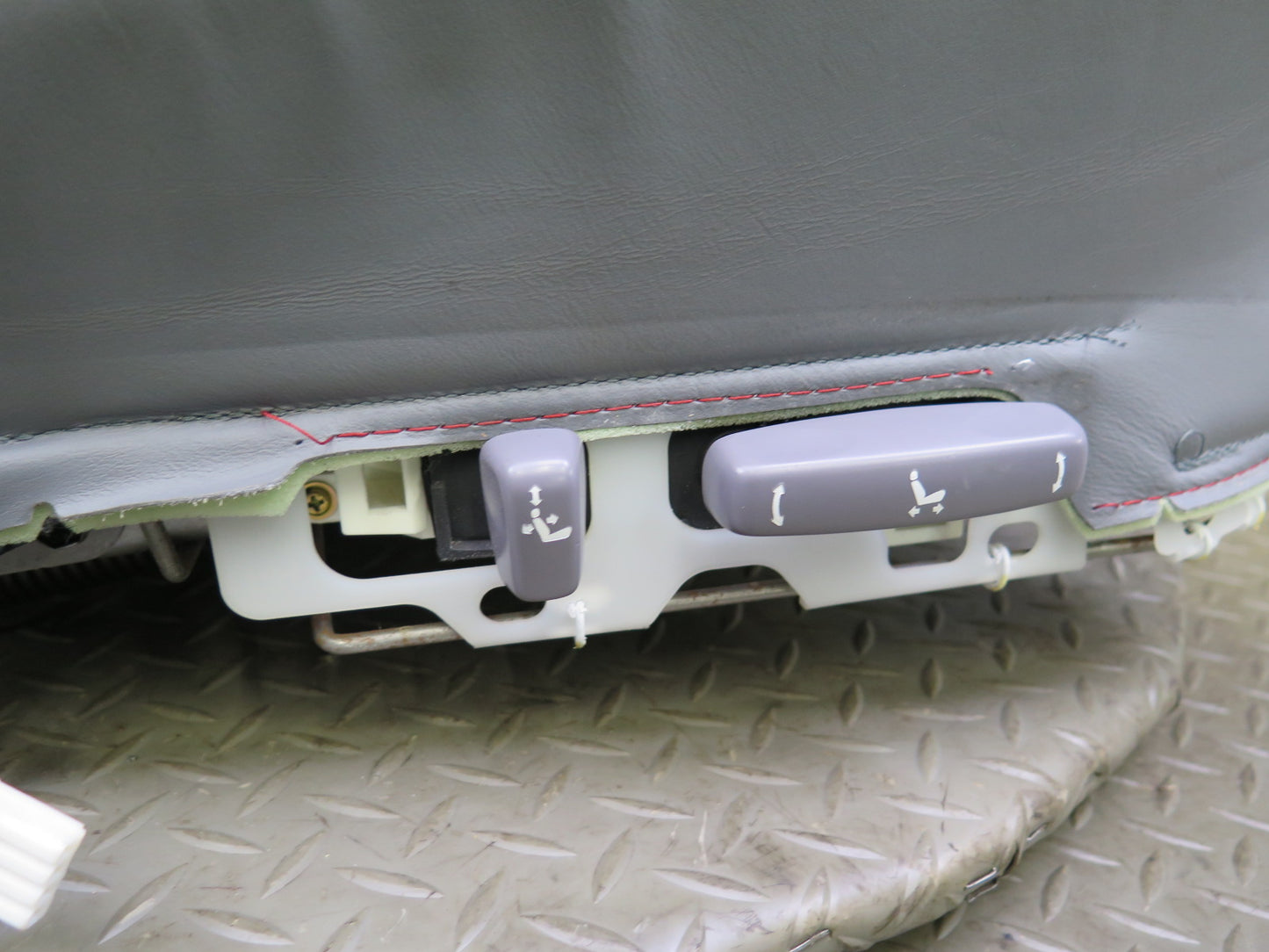 98-00 Lexus UCF20 LS400 Front Right Seat Lower Leather Cushion Gray w Switch OEM