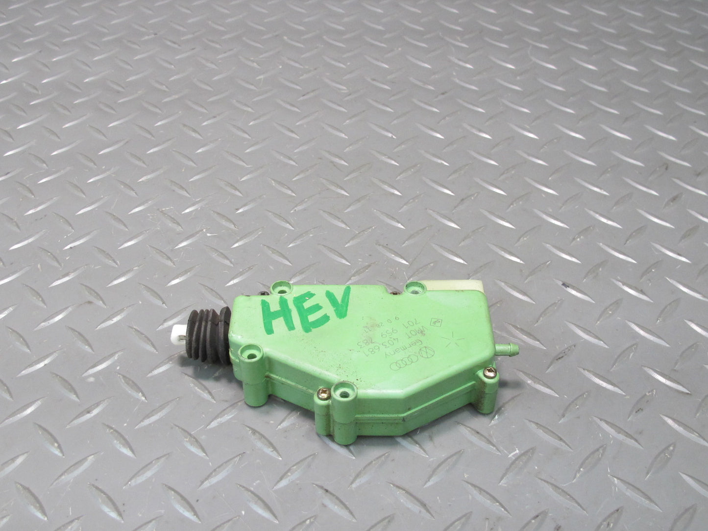 97-03 VW Eurovan T4 Sliding Door Lock Actuator Motor 701959783 OEM