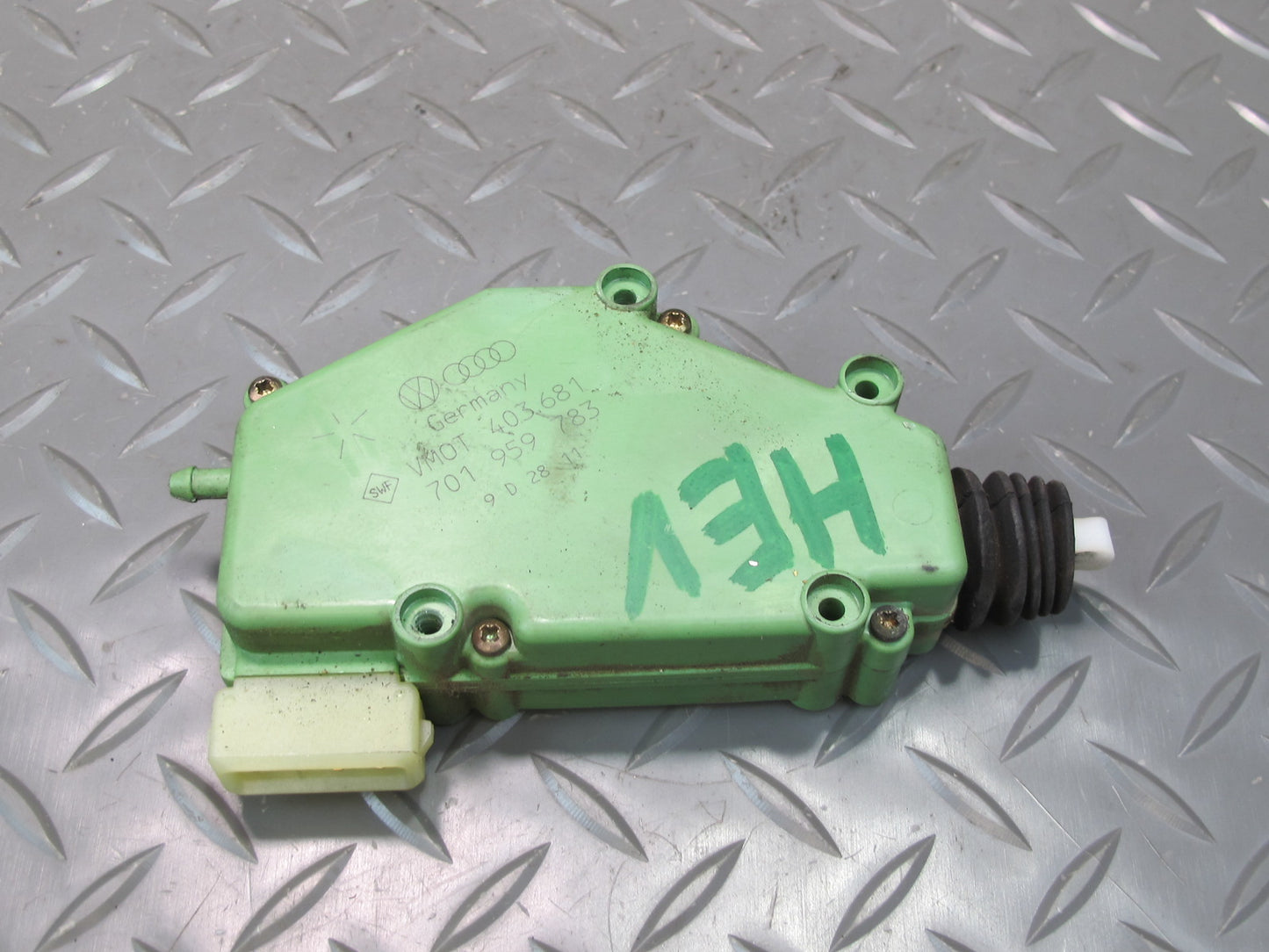 97-03 VW Eurovan T4 Sliding Door Lock Actuator Motor 701959783 OEM