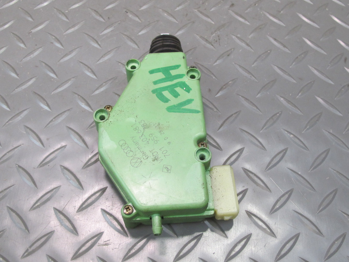 97-03 VW Eurovan T4 Sliding Door Lock Actuator Motor 701959783 OEM