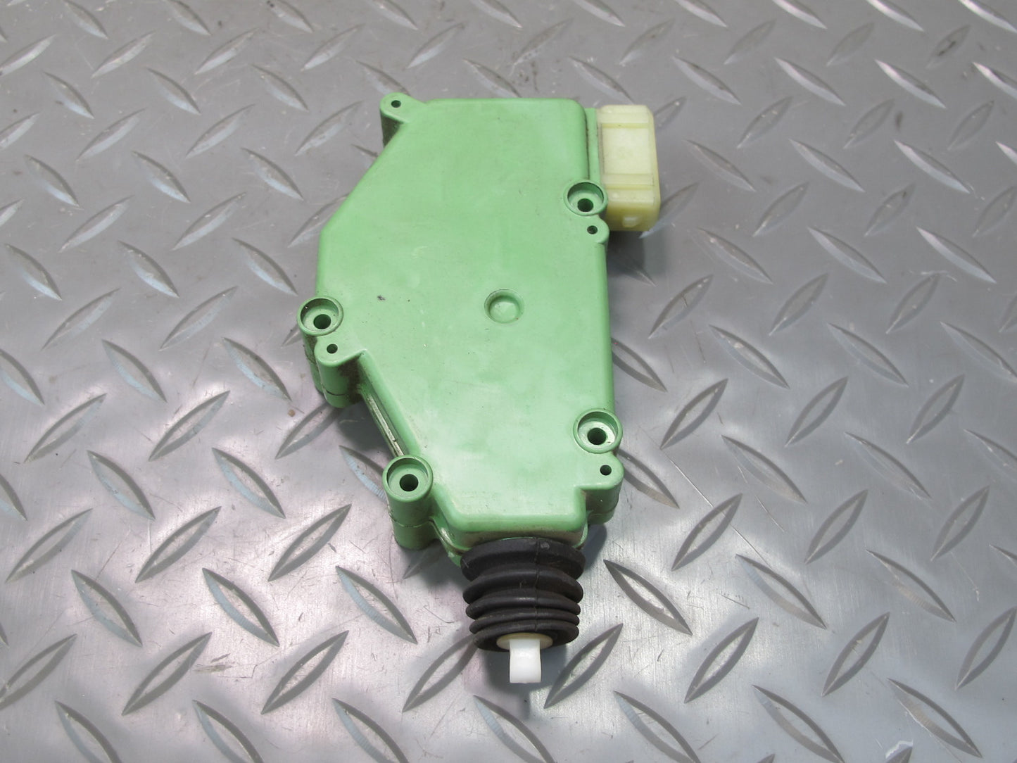 97-03 VW Eurovan T4 Sliding Door Lock Actuator Motor 701959783 OEM