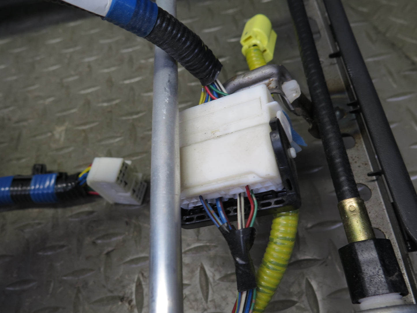 97-00 Lexus LS400 Front Right Seat Lower Frame Track Rail w Motor & Wire OEM