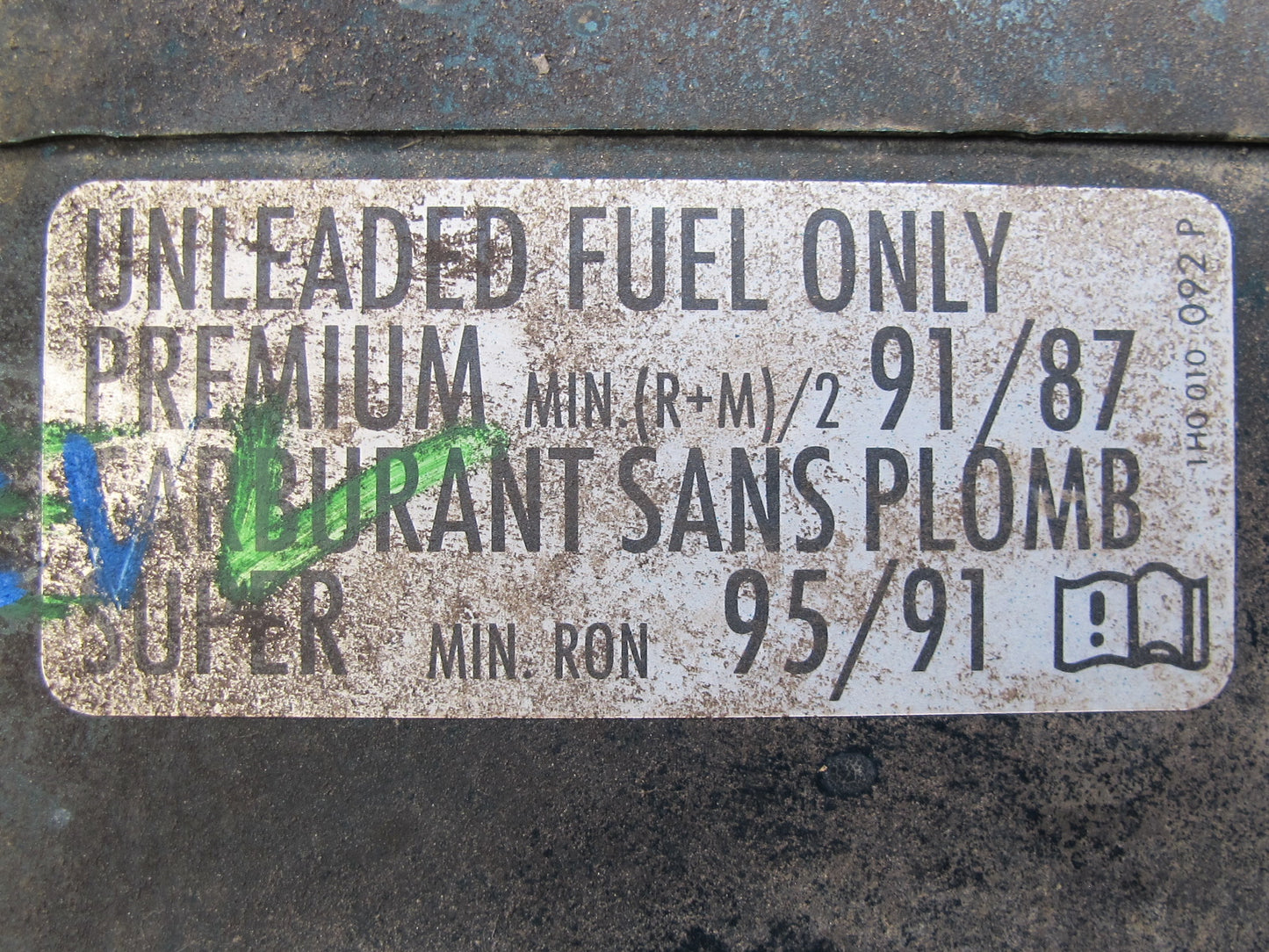 97-03 VW Eurovan T4 Fuel Tank Filler Door Lid Cover OEM