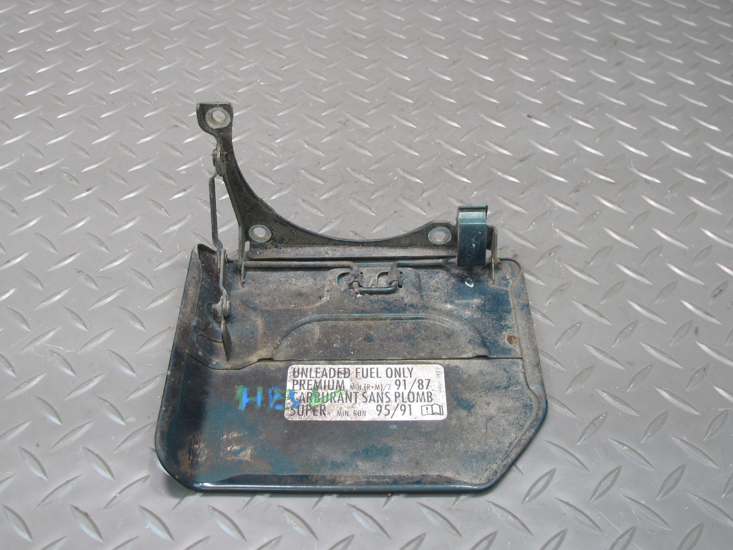 97-03 VW Eurovan T4 Fuel Tank Filler Door Lid Cover OEM