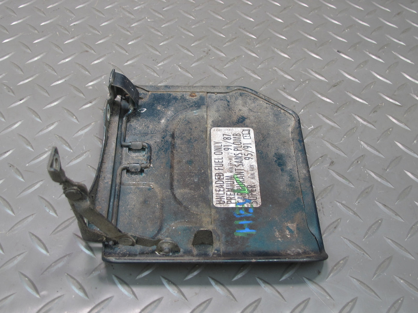 97-03 VW Eurovan T4 Fuel Tank Filler Door Lid Cover OEM