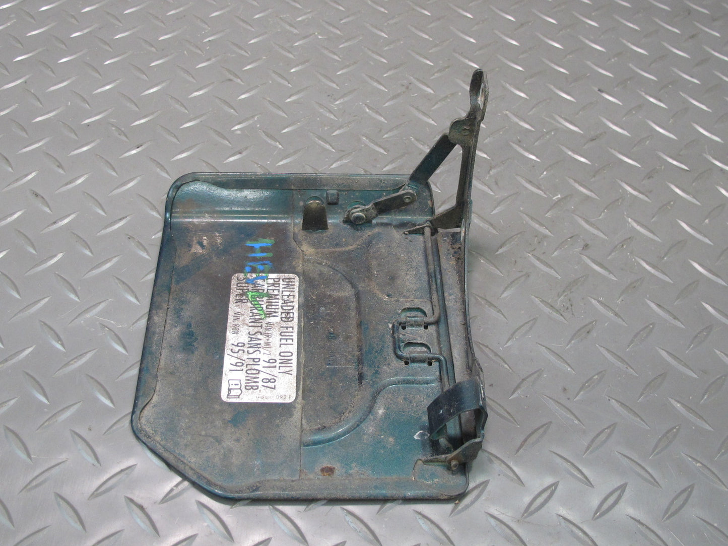 97-03 VW Eurovan T4 Fuel Tank Filler Door Lid Cover OEM