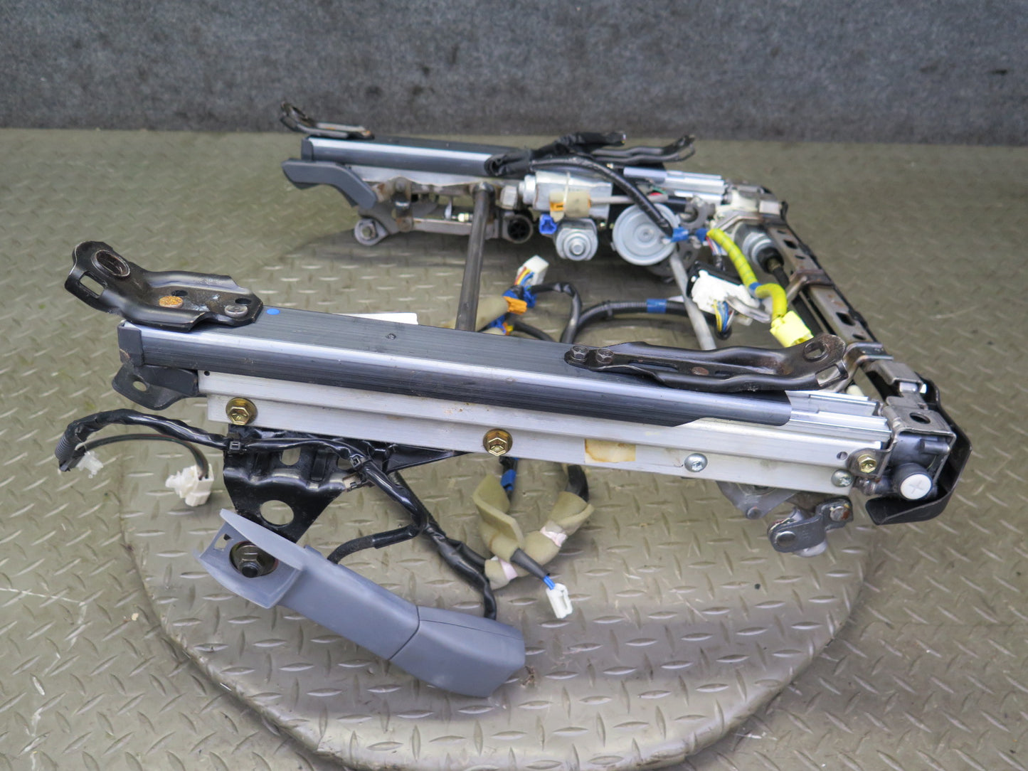 97-00 Lexus LS400 Front Right Seat Lower Frame Track Rail w Motor & Wire OEM