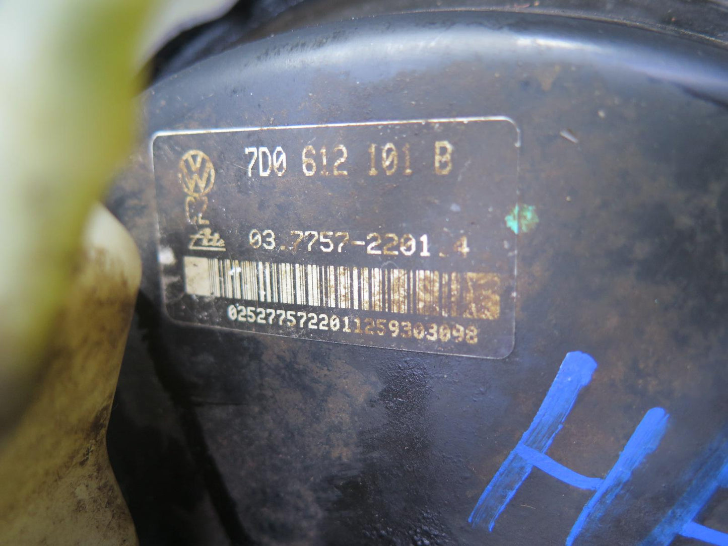 99-03 VW Eurovan T4 Brake Master Cylinder Booster Fluid Reservoir 7D0612101B OEM