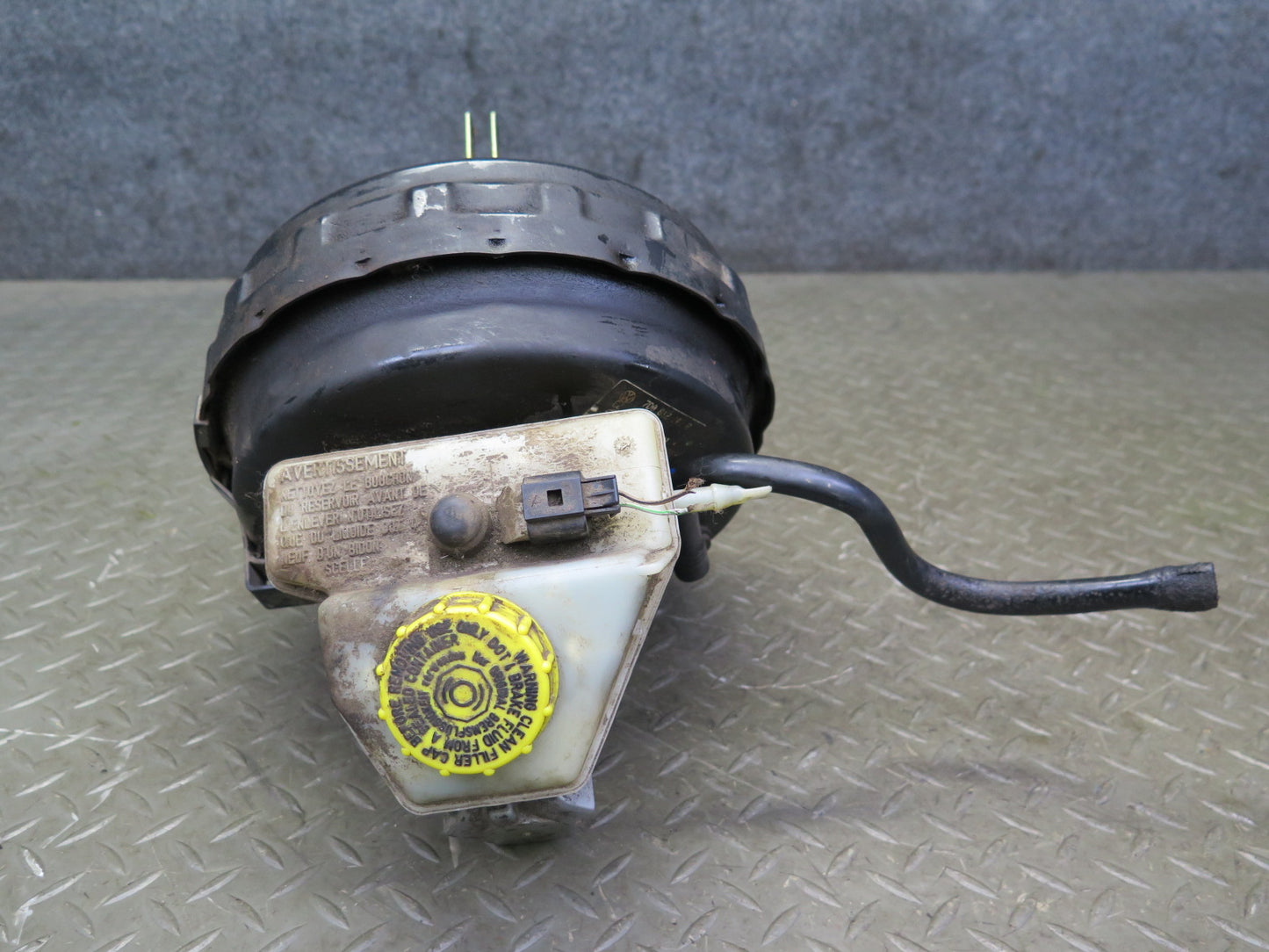 99-03 VW Eurovan T4 Brake Master Cylinder Booster Fluid Reservoir 7D0612101B OEM