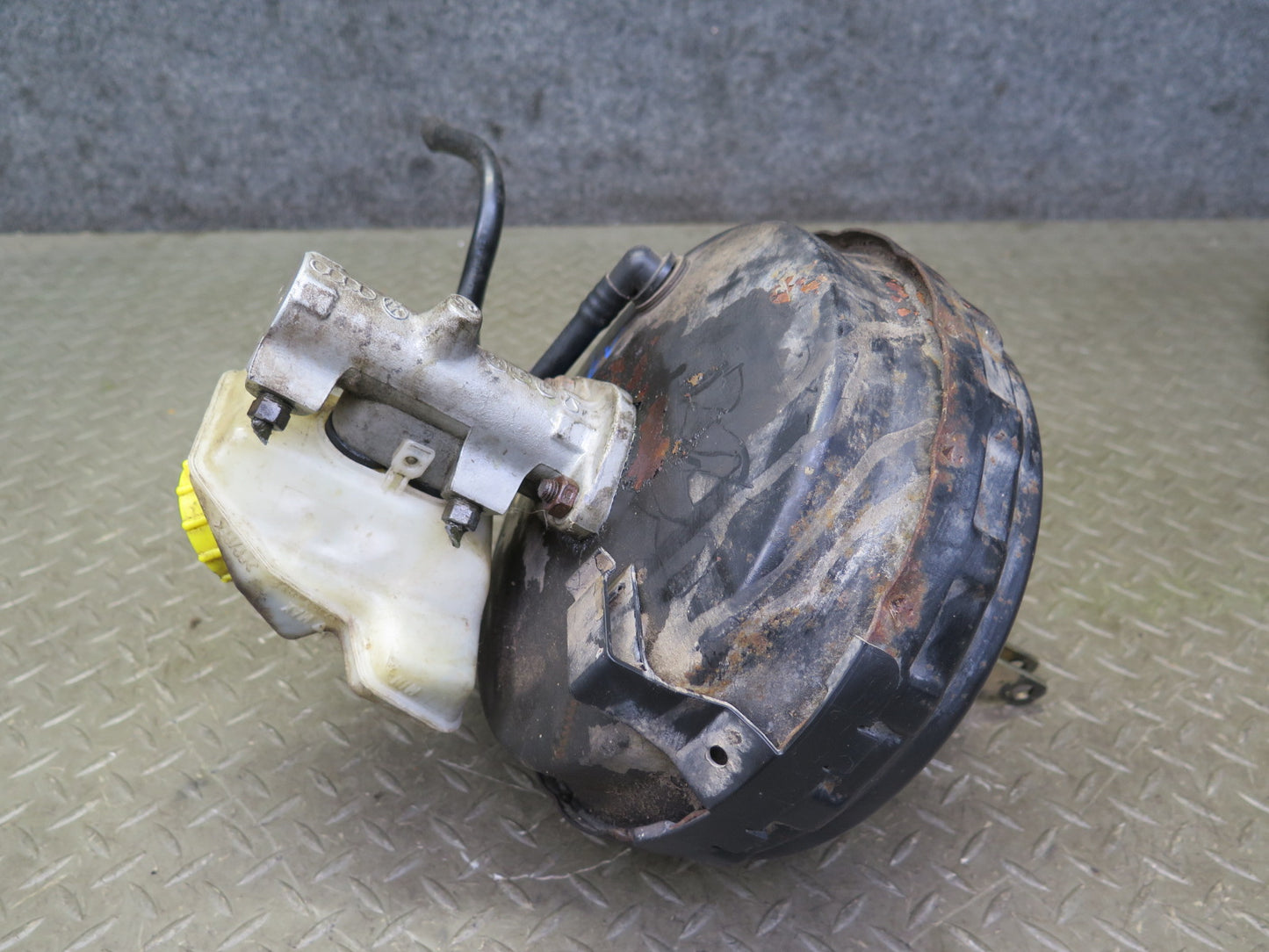 99-03 VW Eurovan T4 Brake Master Cylinder Booster Fluid Reservoir 7D0612101B OEM