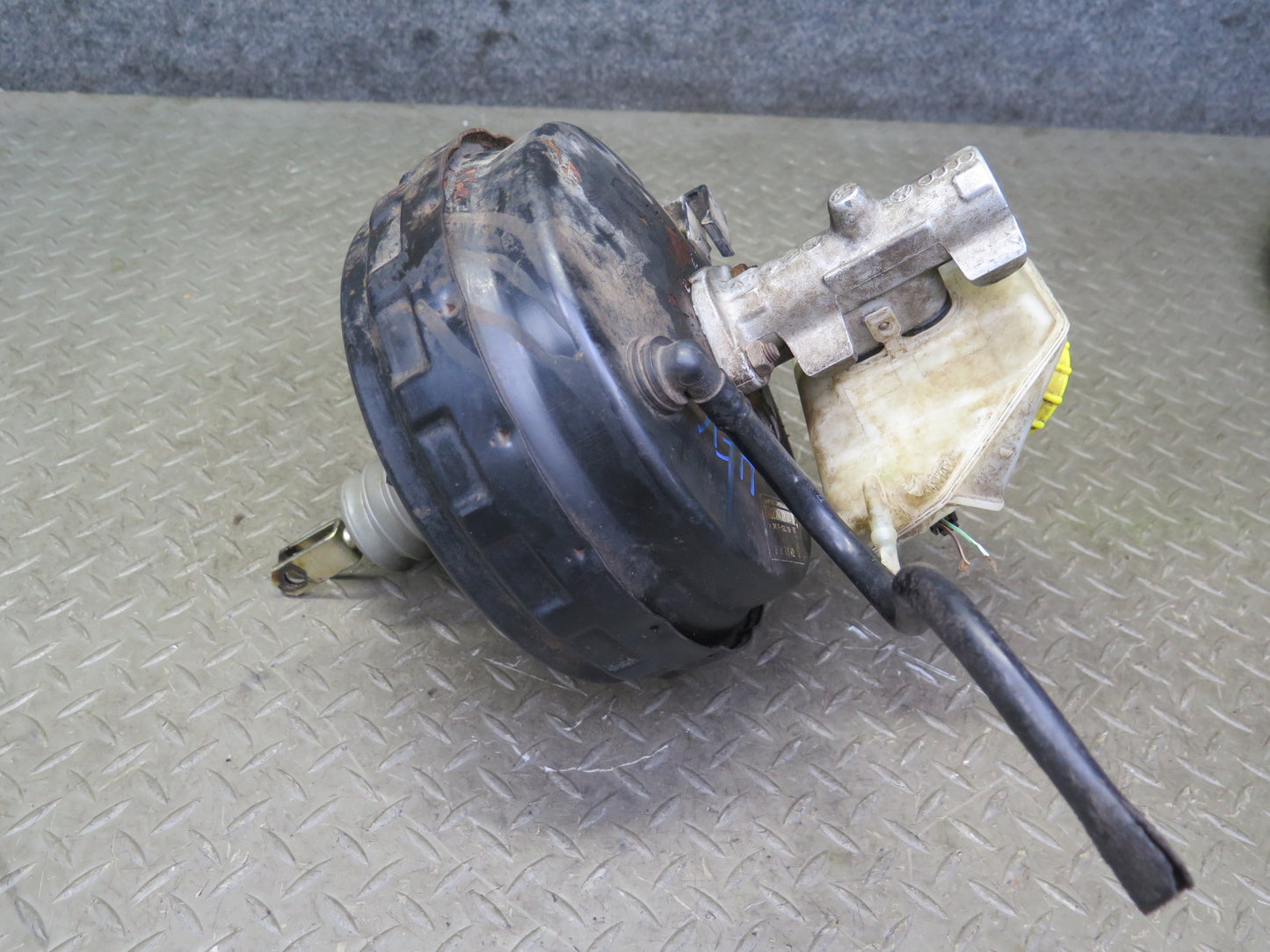 99-03 VW Eurovan T4 Brake Master Cylinder Booster Fluid Reservoir 7D0612101B OEM