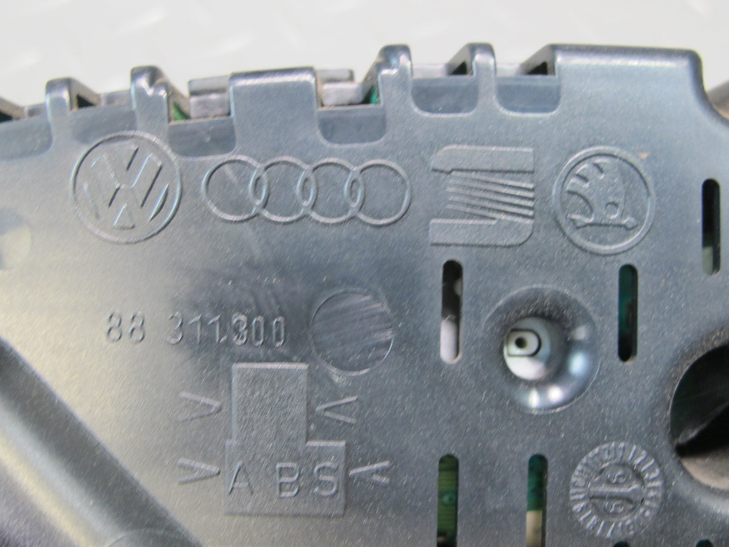 2000 VW Eurovan T4 2.8L A/T Instrument Cluster Gauge Speedometer OEM