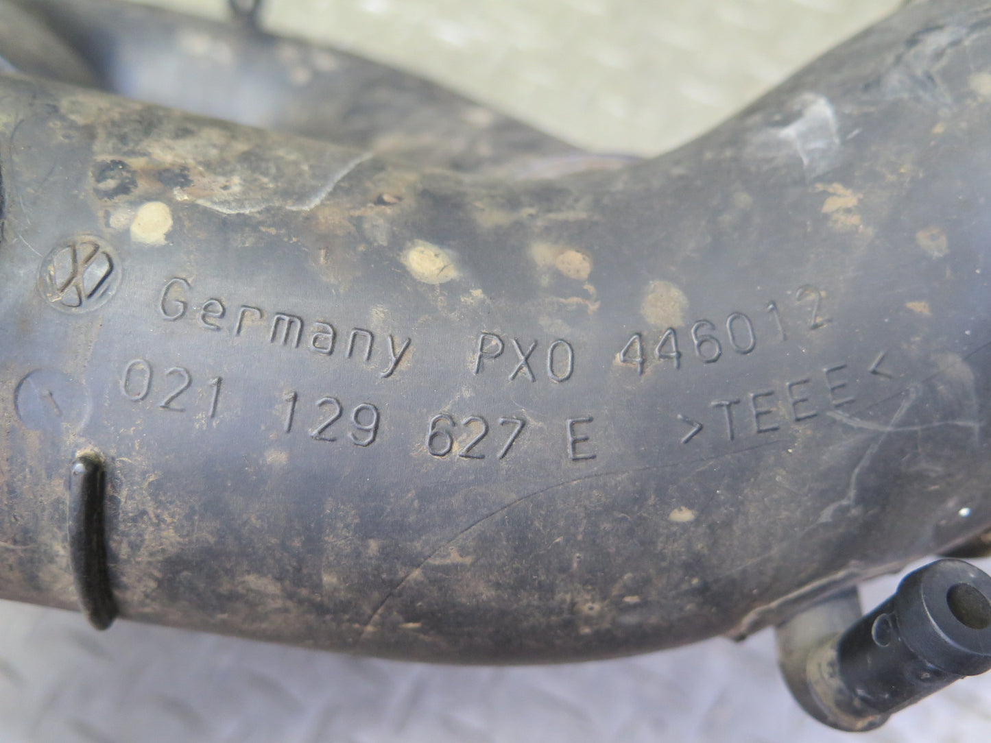 99-01 VW Eurovan T4 2.8L AES Air Intake Hose Pipe Duct 021129627E OEM